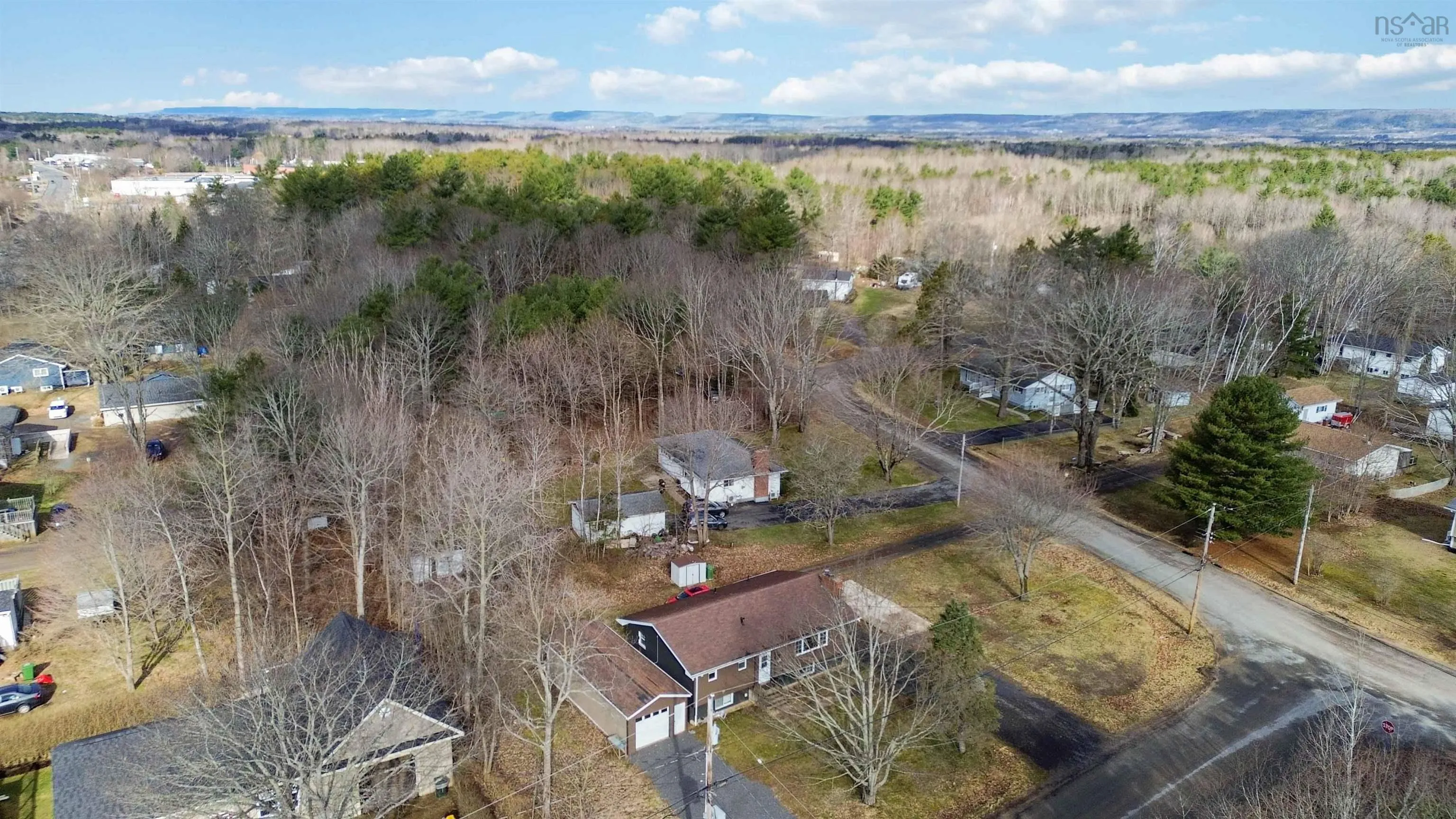 1586 Webster Street, Coldbrook, NS B4R 1A2, 5 Bedrooms Bedrooms, ,2 BathroomsBathrooms,Residential,For Sale,Webster,202522439