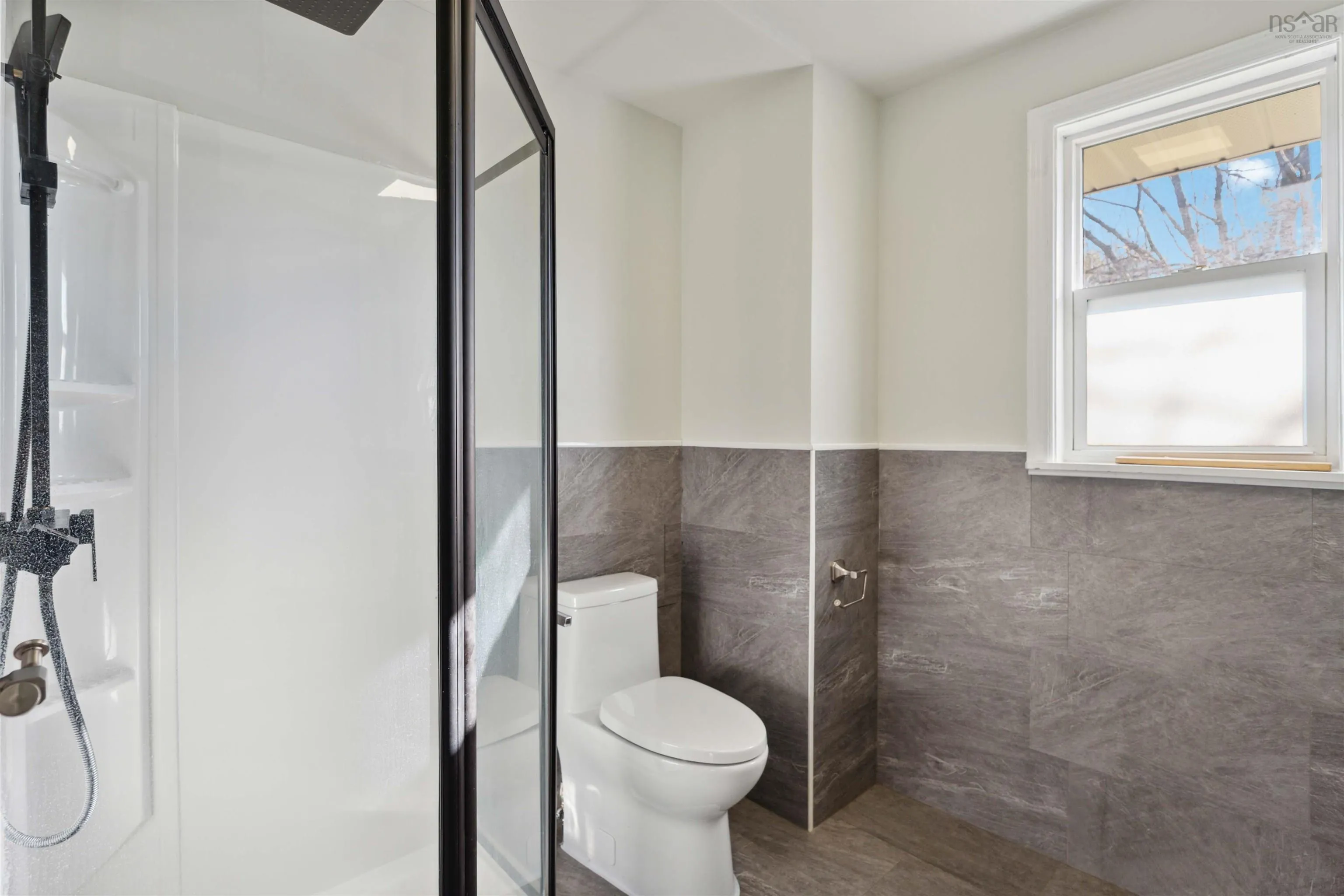 1586 Webster Street, Coldbrook, NS B4R 1A2, 5 Bedrooms Bedrooms, ,2 BathroomsBathrooms,Residential,For Sale,Webster,202522439
