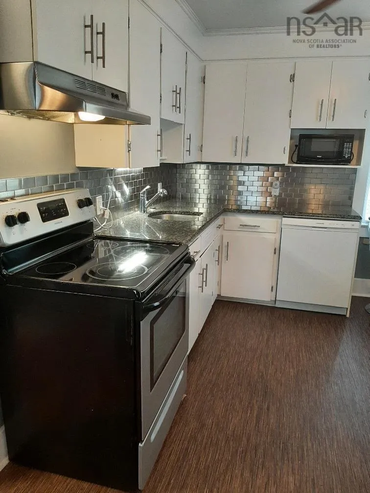 68 Connaught Avenue, Middleton, NS B0S 1P0, 4 Bedrooms Bedrooms, ,2 BathroomsBathrooms,Residential,For Sale,Connaught,202520219