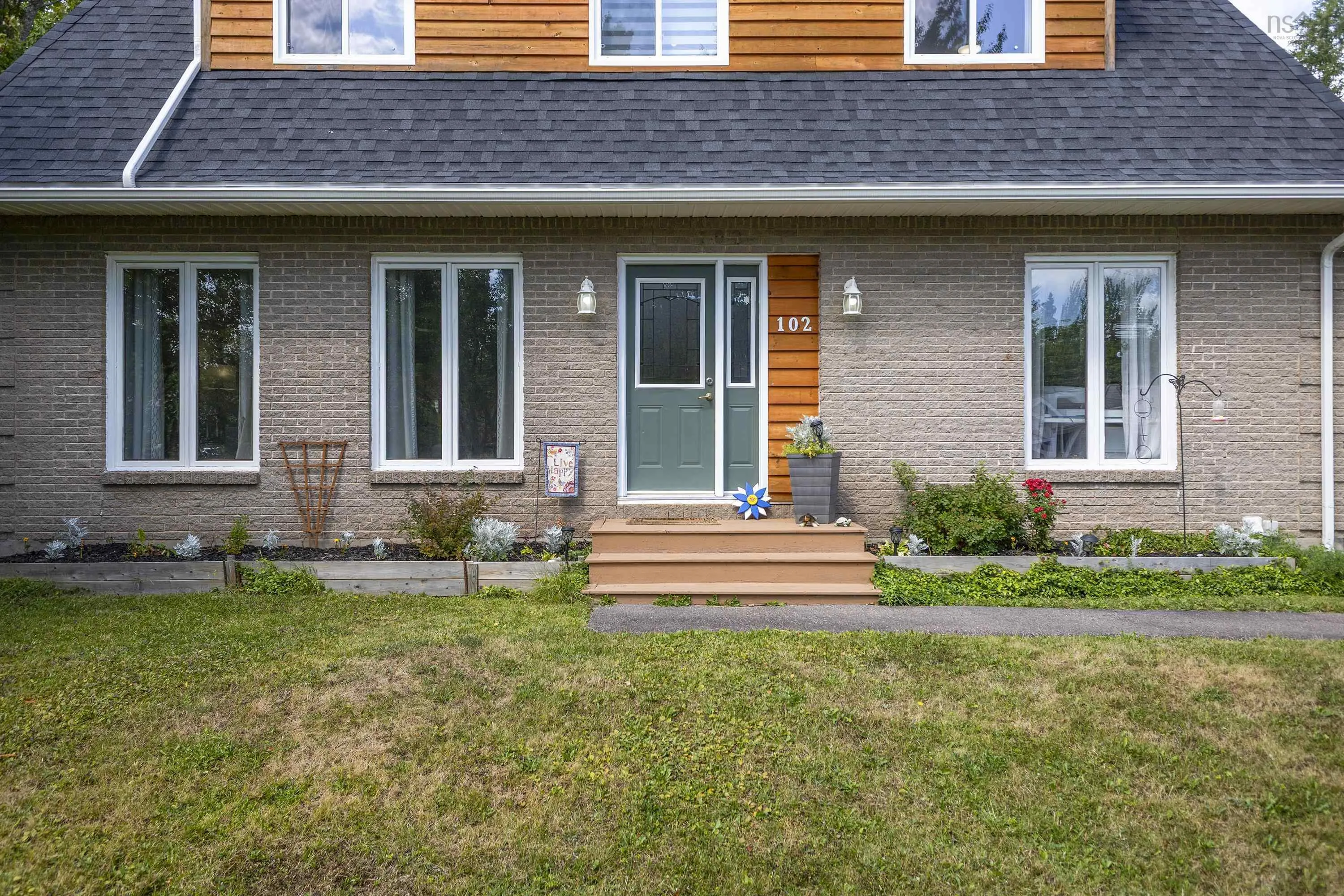 102 Juniper Street, Stellarton, NS B0K 1S0, 3 Bedrooms Bedrooms, ,2 BathroomsBathrooms,Residential,For Sale,Juniper Street,202521809