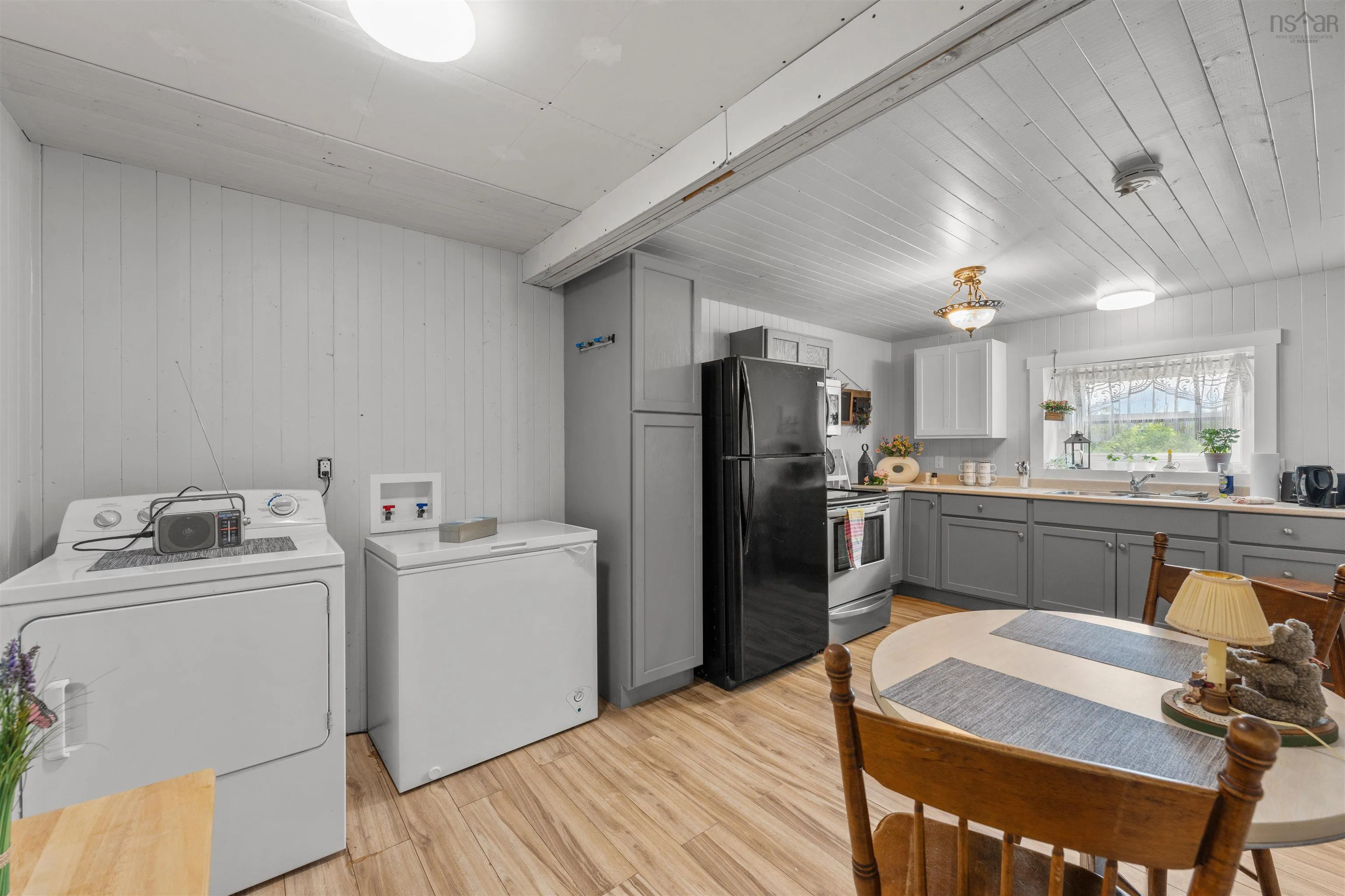 94 King Street, Digby, NS B0V 1A0, 2 Bedrooms Bedrooms, ,3 BathroomsBathrooms,Residential,For Sale,King Street,202514519