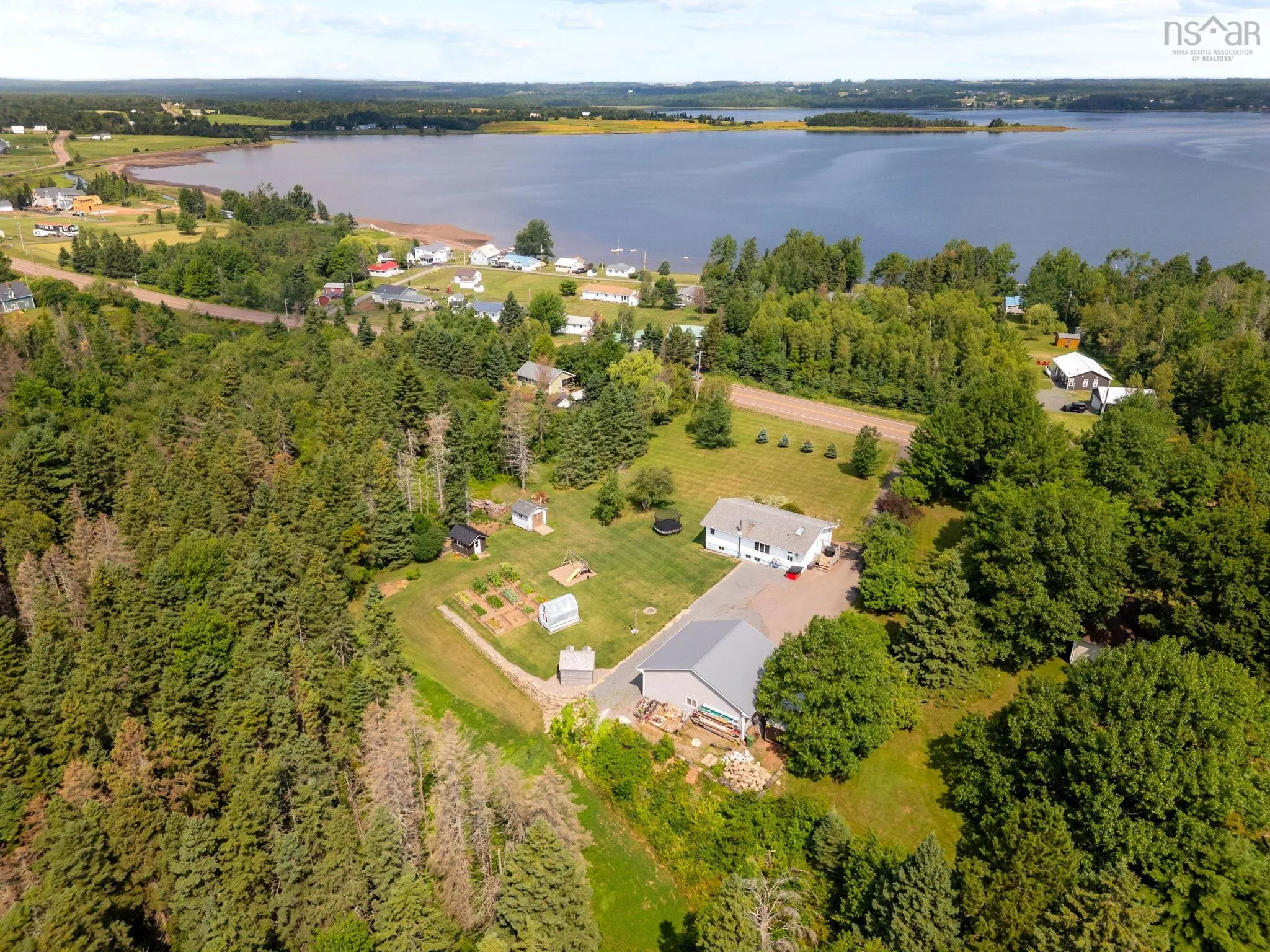 950 Highway 6, Bayhead, NS B0K 1V0, 4 Bedrooms Bedrooms, ,2 BathroomsBathrooms,Residential,For Sale,Highway 6,202519645