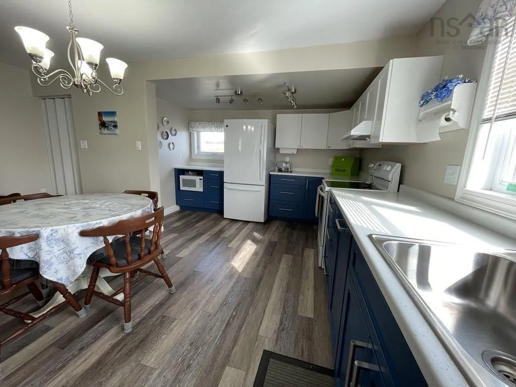 15715 Cabot Trail, Chéticamp Ns B0e 1h0, 5 Bedrooms Bedrooms, ,2 BathroomsBathrooms,Residential,For Sale,Cabot,202505533