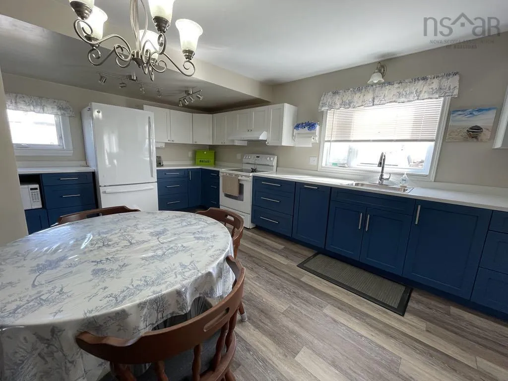 15715 Cabot Trail, Chéticamp Ns B0e 1h0, 5 Bedrooms Bedrooms, ,2 BathroomsBathrooms,Residential,For Sale,Cabot,202505533
