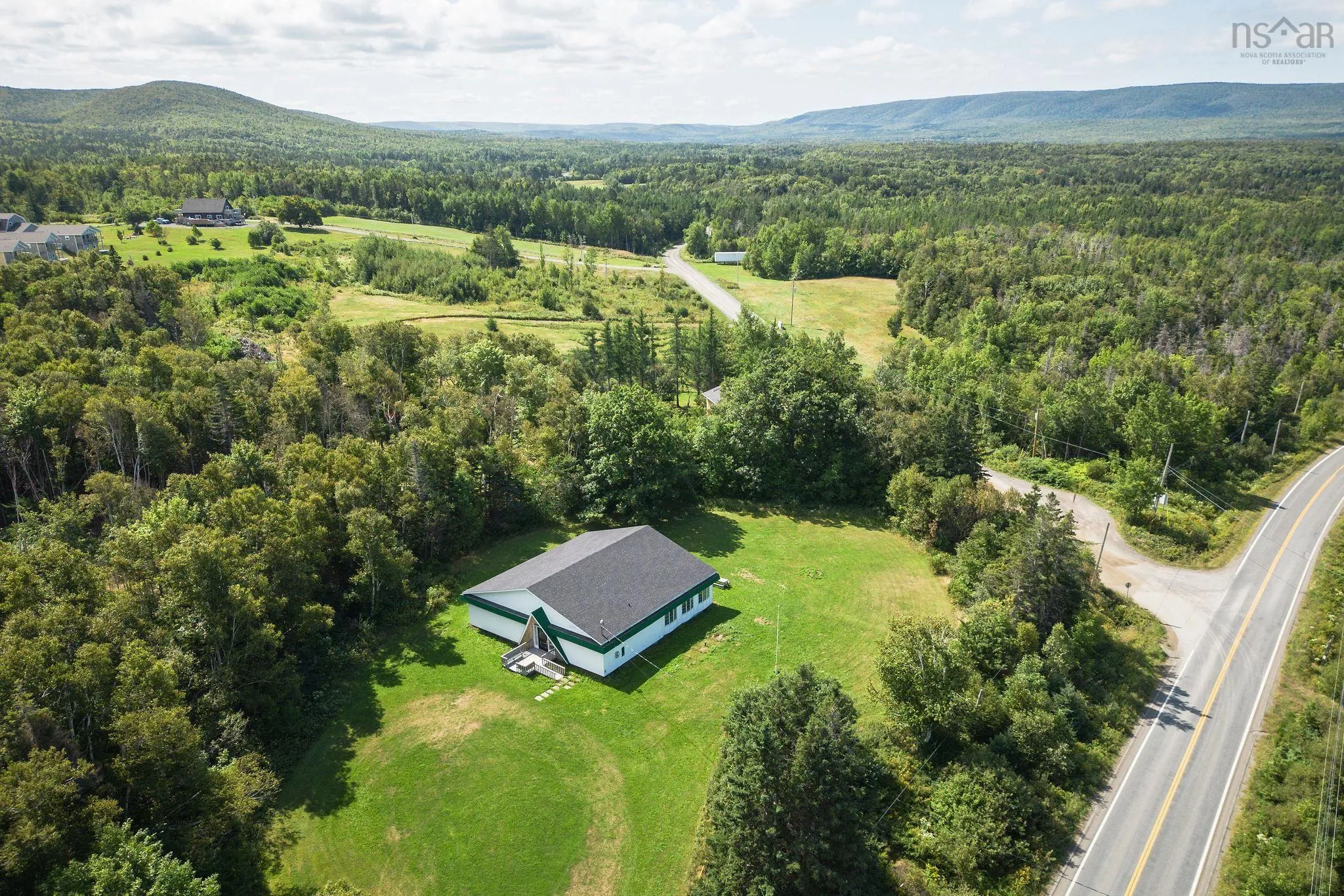 16552 No. 19 Highway, Inverside Ns B0e 1n0, 4 Bedrooms Bedrooms, ,3 BathroomsBathrooms,Residential,For Sale,No. 19,202421095