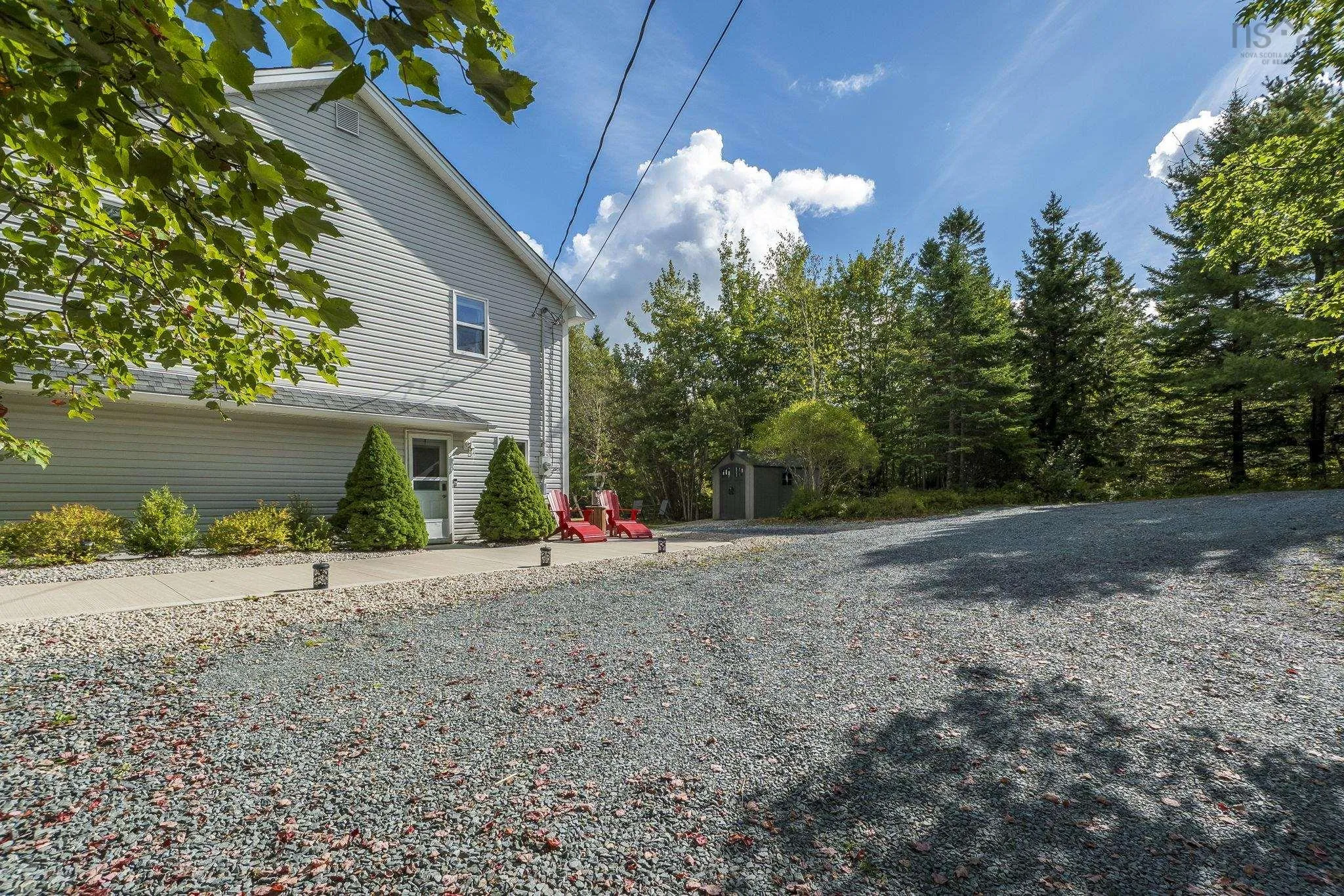 15 Bingham Drive, Stillwater, NS B3Z 1M4, 6 Bedrooms Bedrooms, ,3 BathroomsBathrooms,Residential,For Sale,Bingham,202522607