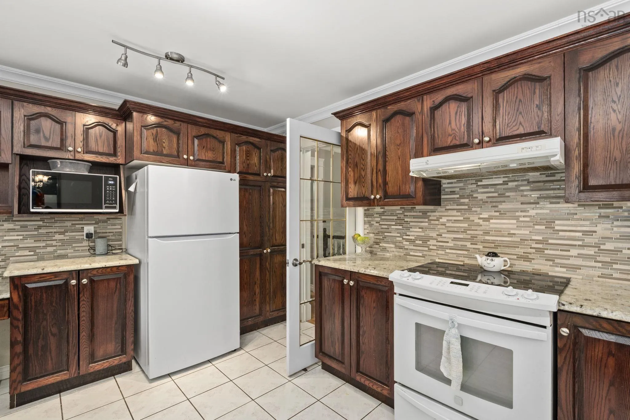 15 Bingham Drive, Stillwater, NS B3Z 1M4, 6 Bedrooms Bedrooms, ,3 BathroomsBathrooms,Residential,For Sale,Bingham,202522607