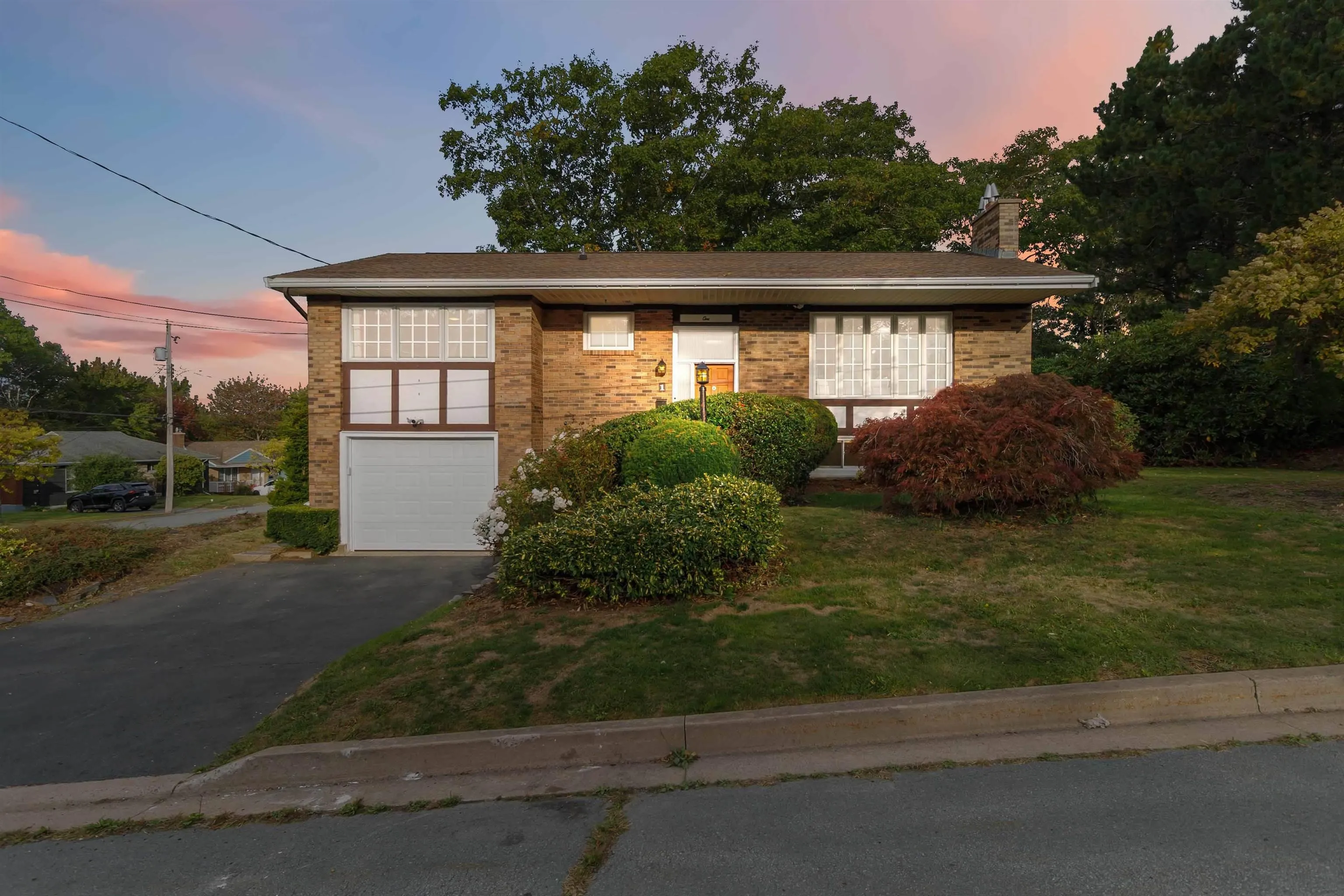 1 Brannon Drive, Dartmouth, NS B3A 3W7, 4 Bedrooms Bedrooms, ,2 BathroomsBathrooms,Residential,For Sale,Brannon,202524834