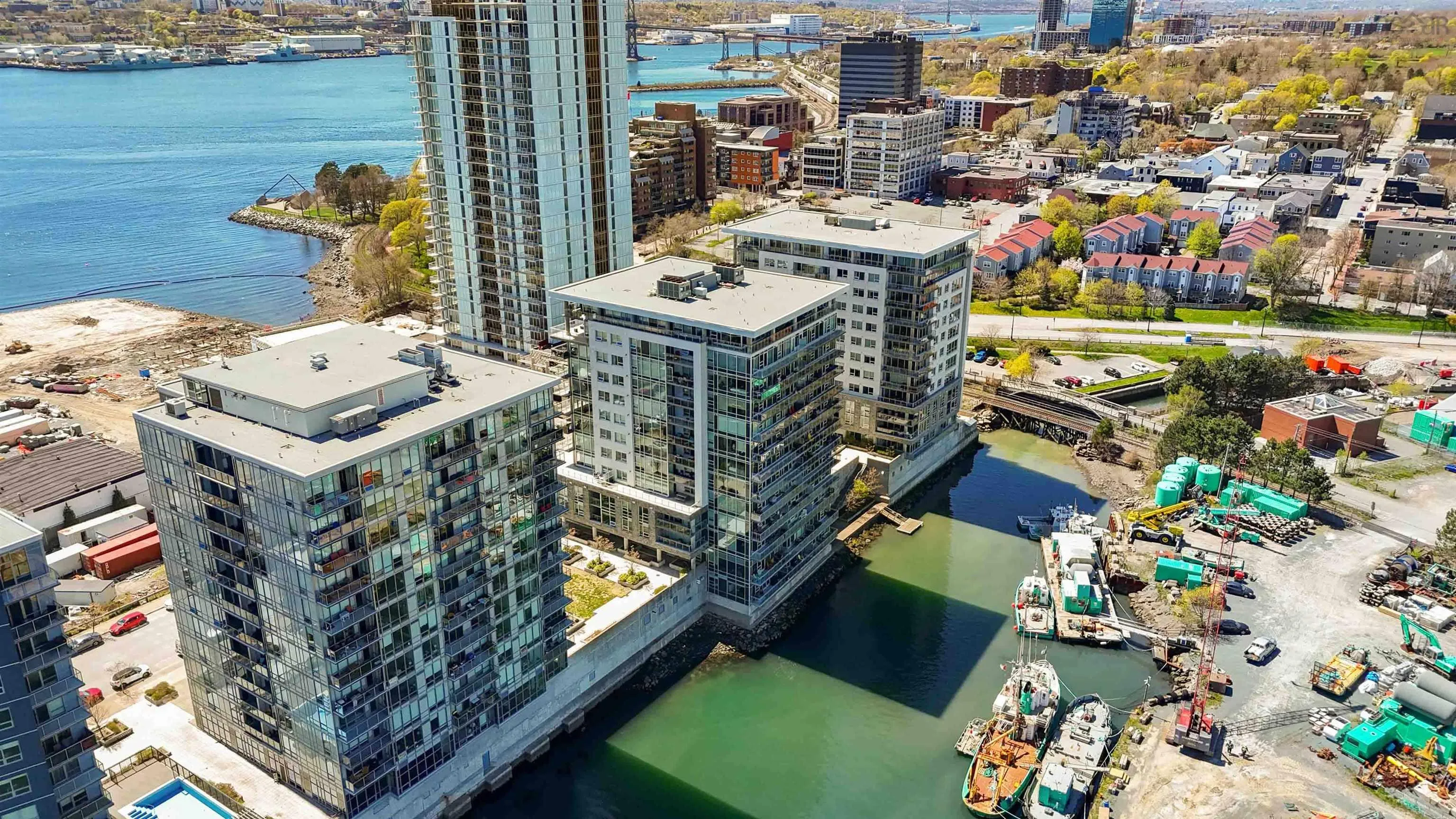 31 Kings Wharf Place, Dartmouth, NS B2Y 0C1, 2 Bedrooms Bedrooms, ,2 BathroomsBathrooms,Residential,For Sale,Kings Wharf Place,202511028
