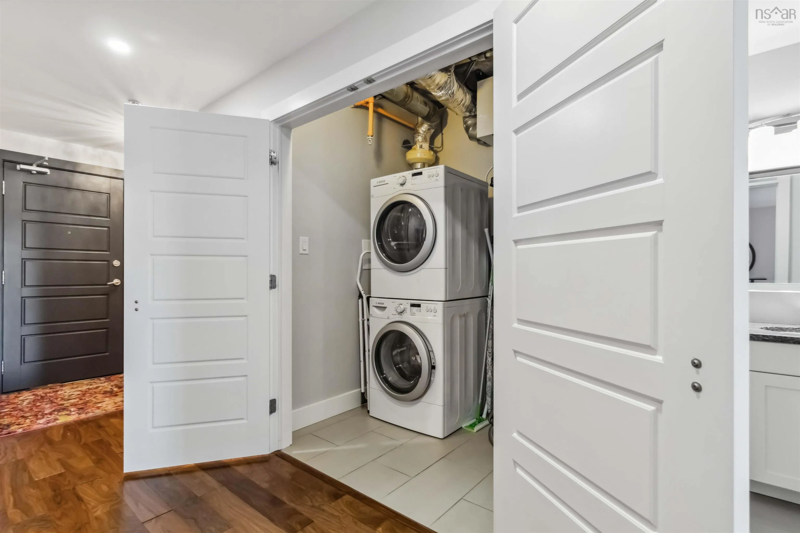 31 Kings Wharf Place, Dartmouth, NS B2Y 0C1, 2 Bedrooms Bedrooms, ,2 BathroomsBathrooms,Residential,For Sale,Kings Wharf Place,202511028