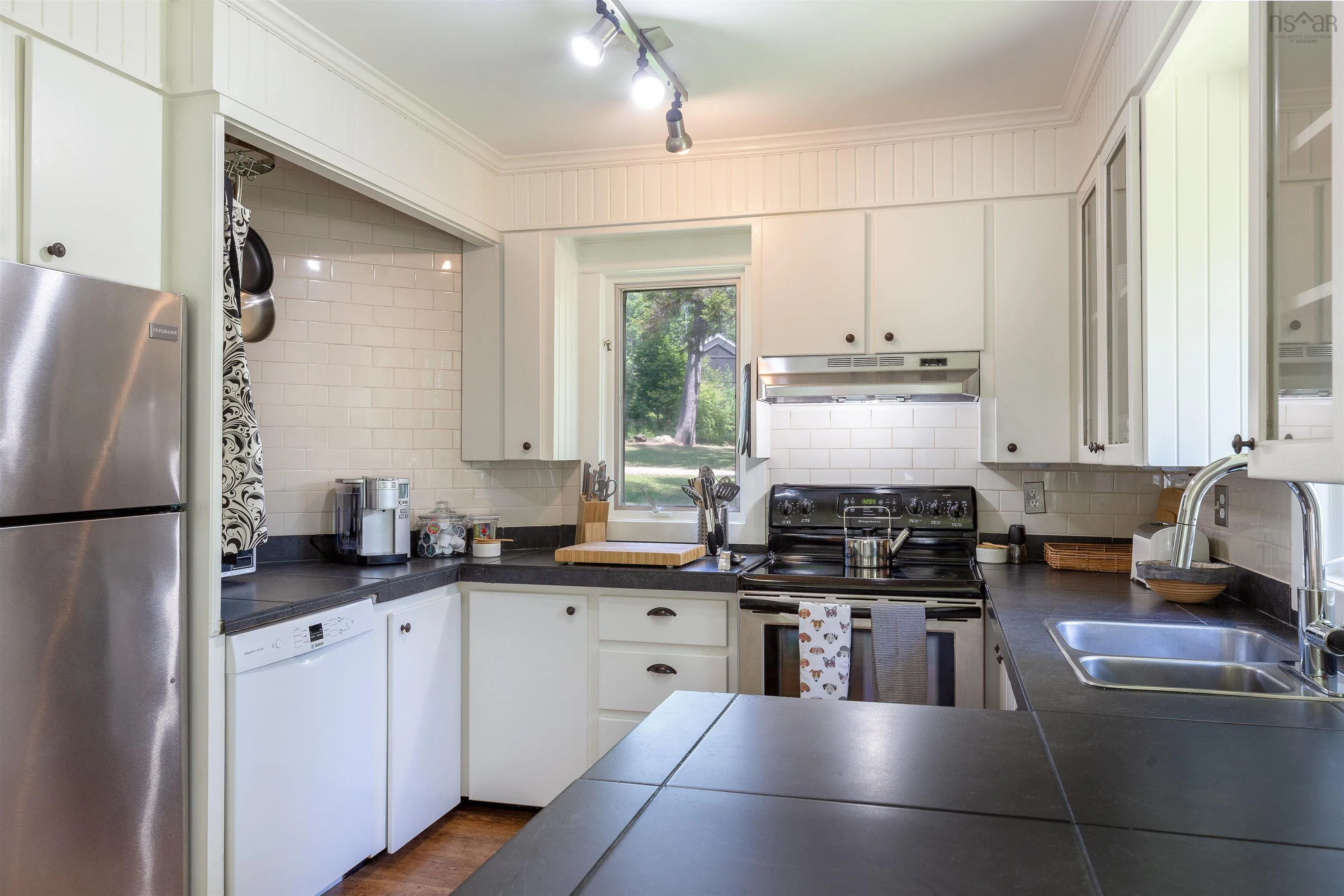 4 Wilson Drive, Chester Ns B0j 1j0, 3 Bedrooms Bedrooms, ,2 BathroomsBathrooms,Residential,For Sale,Wilson,202509376