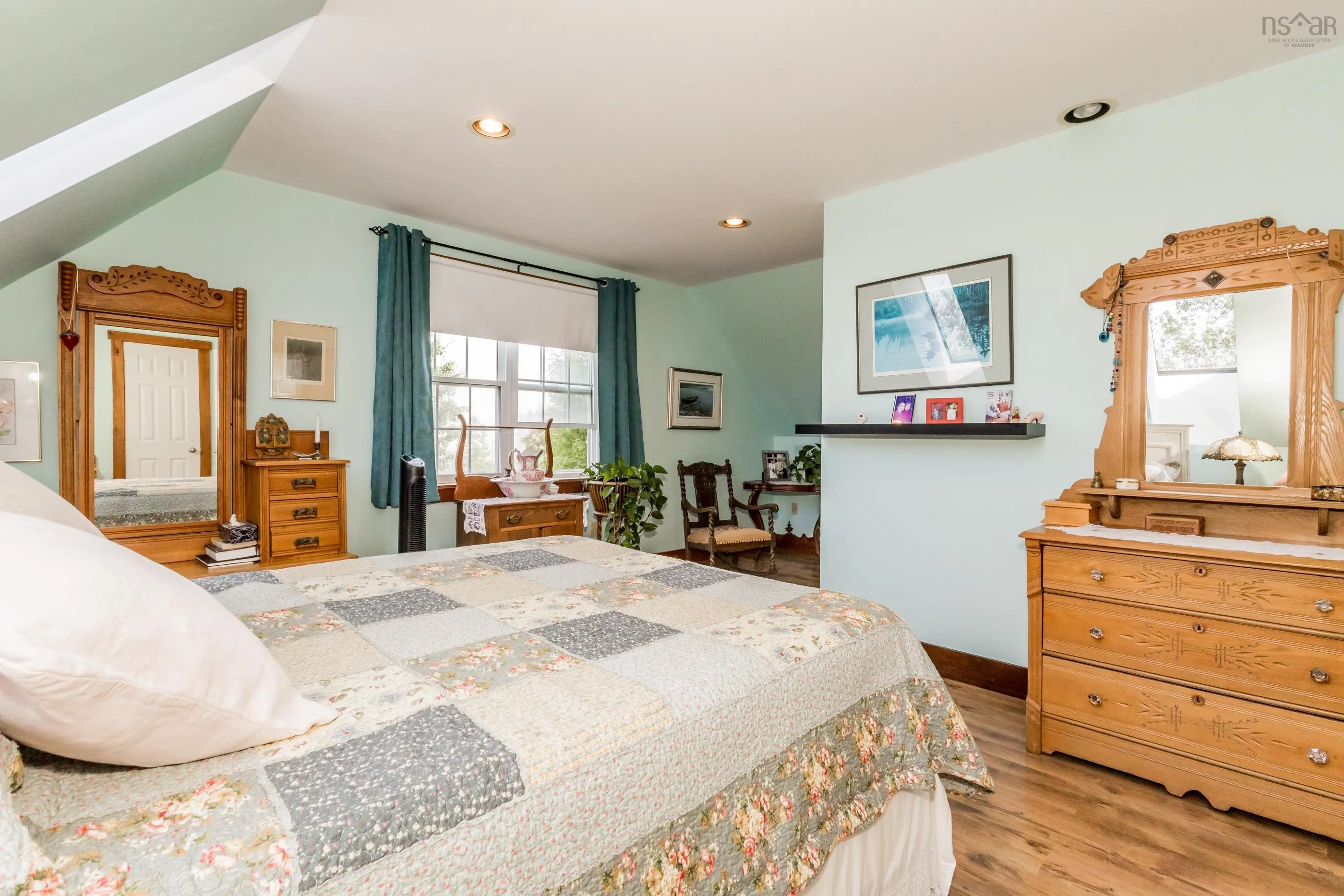 40 Wall Street, Canada Creek, NS B0P 1V0, 3 Bedrooms Bedrooms, ,2 BathroomsBathrooms,Residential,For Sale,Wall,202517936