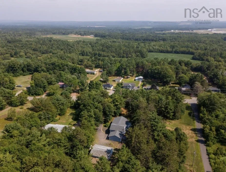 1333 Highway 1, East Kingston, NS B0P 1R0, 4 Bedrooms Bedrooms, ,3 BathroomsBathrooms,Residential,For Sale,Highway 1,202517342