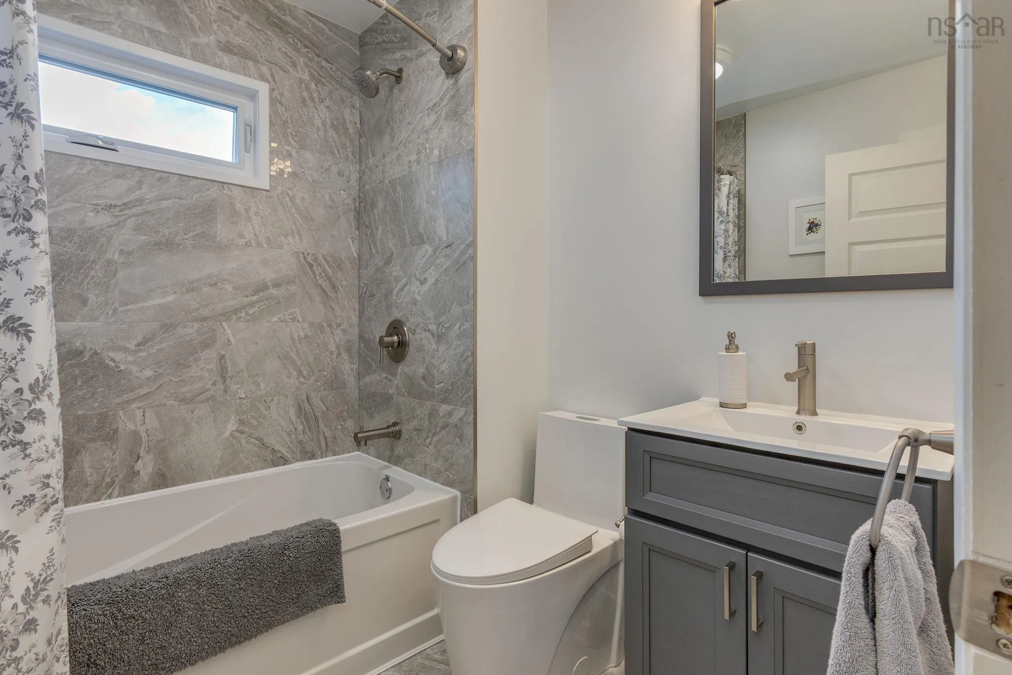 10 Palisade Place, Halifax, NS B3M 2Y8, 2 Bedrooms Bedrooms, ,2 BathroomsBathrooms,Residential,For Sale,Palisade,202524623