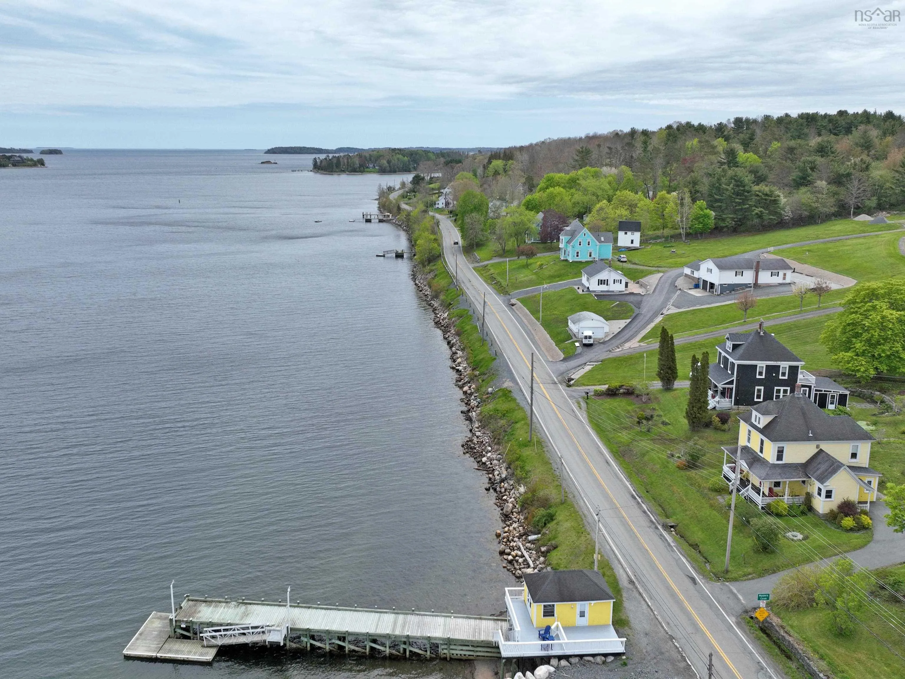 997 Main Street, Mahone Bay Ns B0j 2e0, 3 Bedrooms Bedrooms, ,2 BathroomsBathrooms,Residential,For Sale,Main,202503487