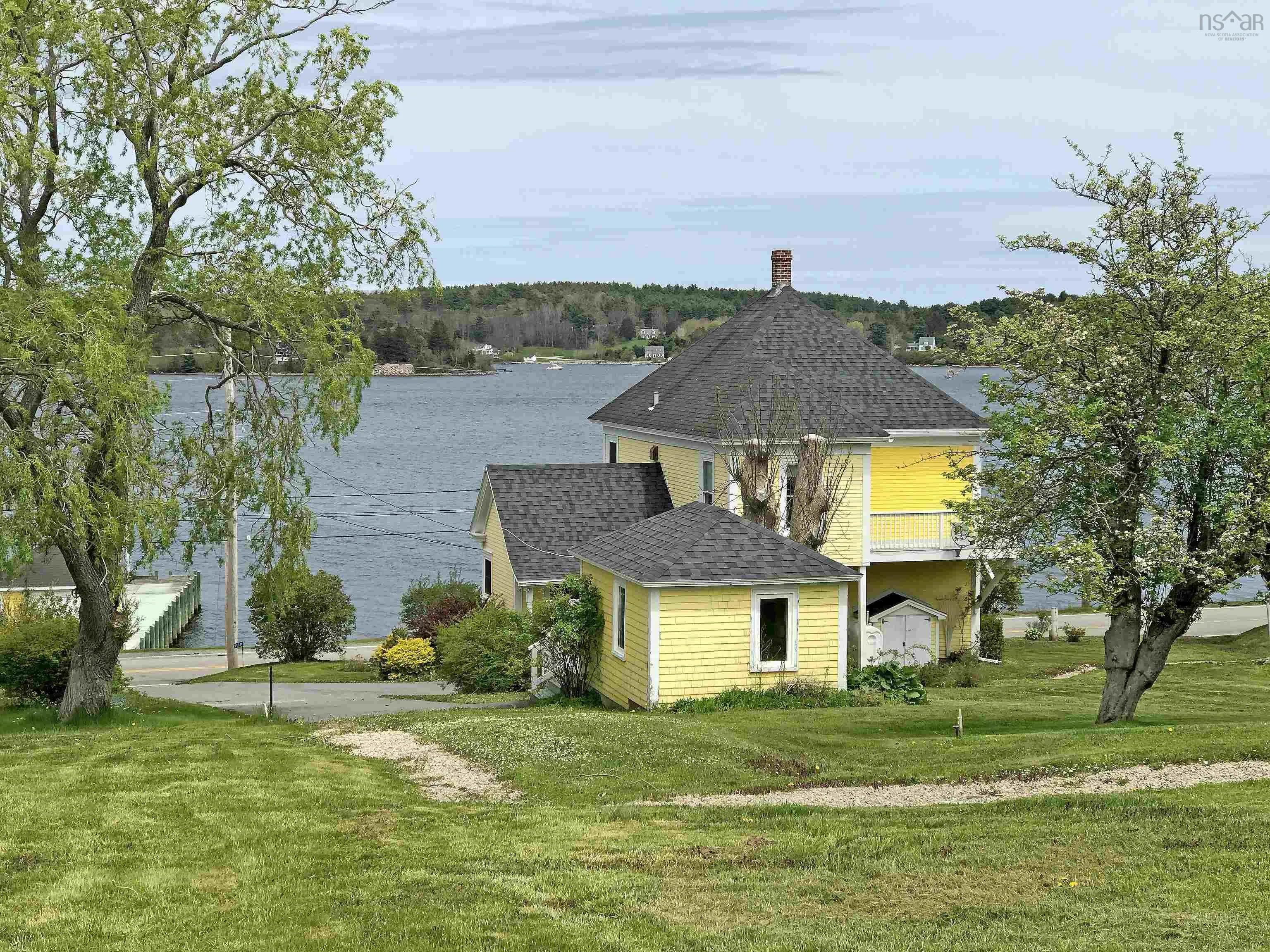 997 Main Street, Mahone Bay Ns B0j 2e0, 3 Bedrooms Bedrooms, ,2 BathroomsBathrooms,Residential,For Sale,Main,202503487