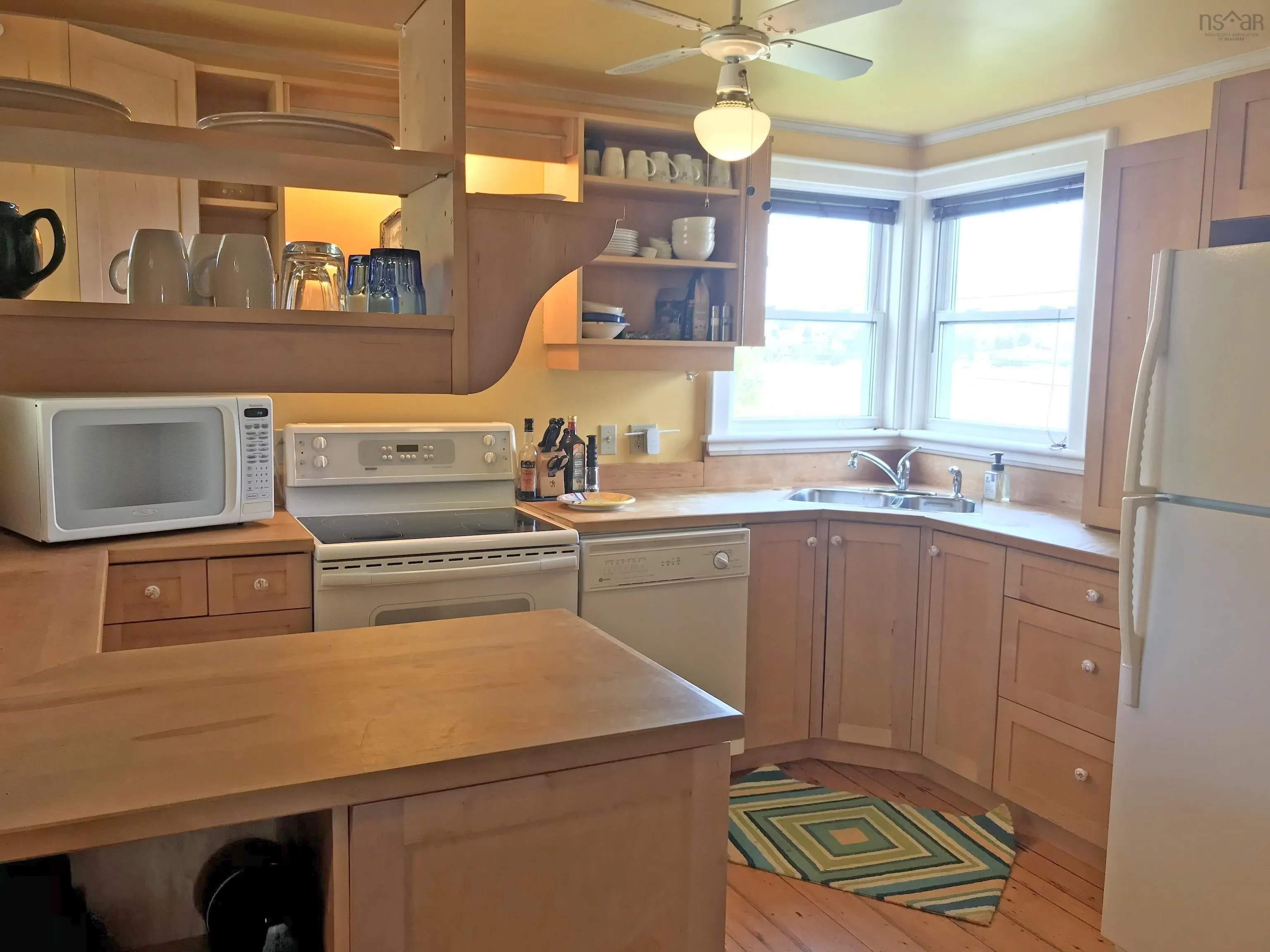 997 Main Street, Mahone Bay Ns B0j 2e0, 3 Bedrooms Bedrooms, ,2 BathroomsBathrooms,Residential,For Sale,Main,202503487