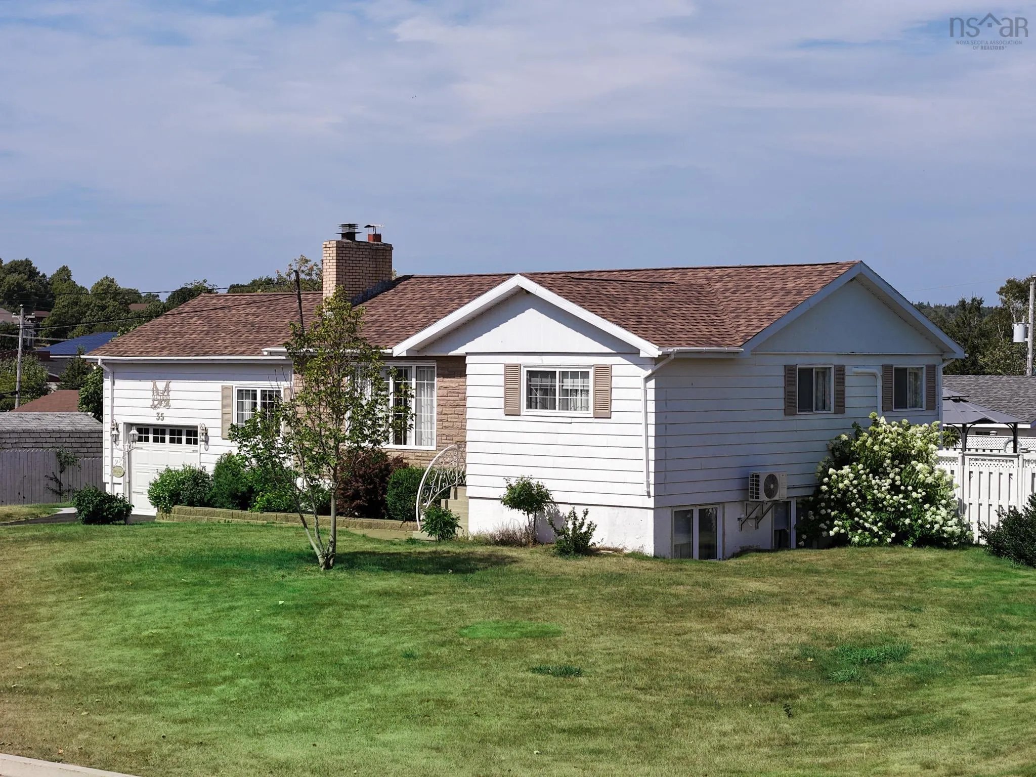 35 Campbell Street, North Sydney, NS B2A 2C6, 2 Bedrooms Bedrooms, ,2 BathroomsBathrooms,Residential,For Sale,Campbell,202521880