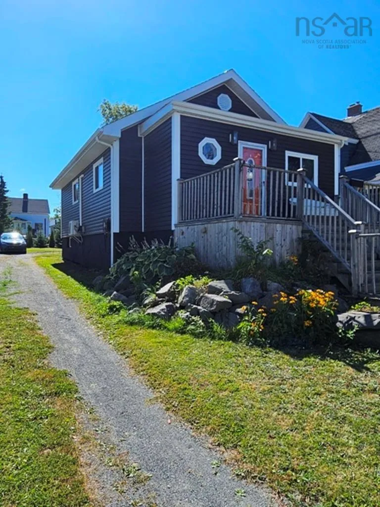 366 Whitney Avenue, Sydney, NS B1P 5A7, 2 Bedrooms Bedrooms, ,1 BathroomBathrooms,Residential,For Sale,Whitney,202521660