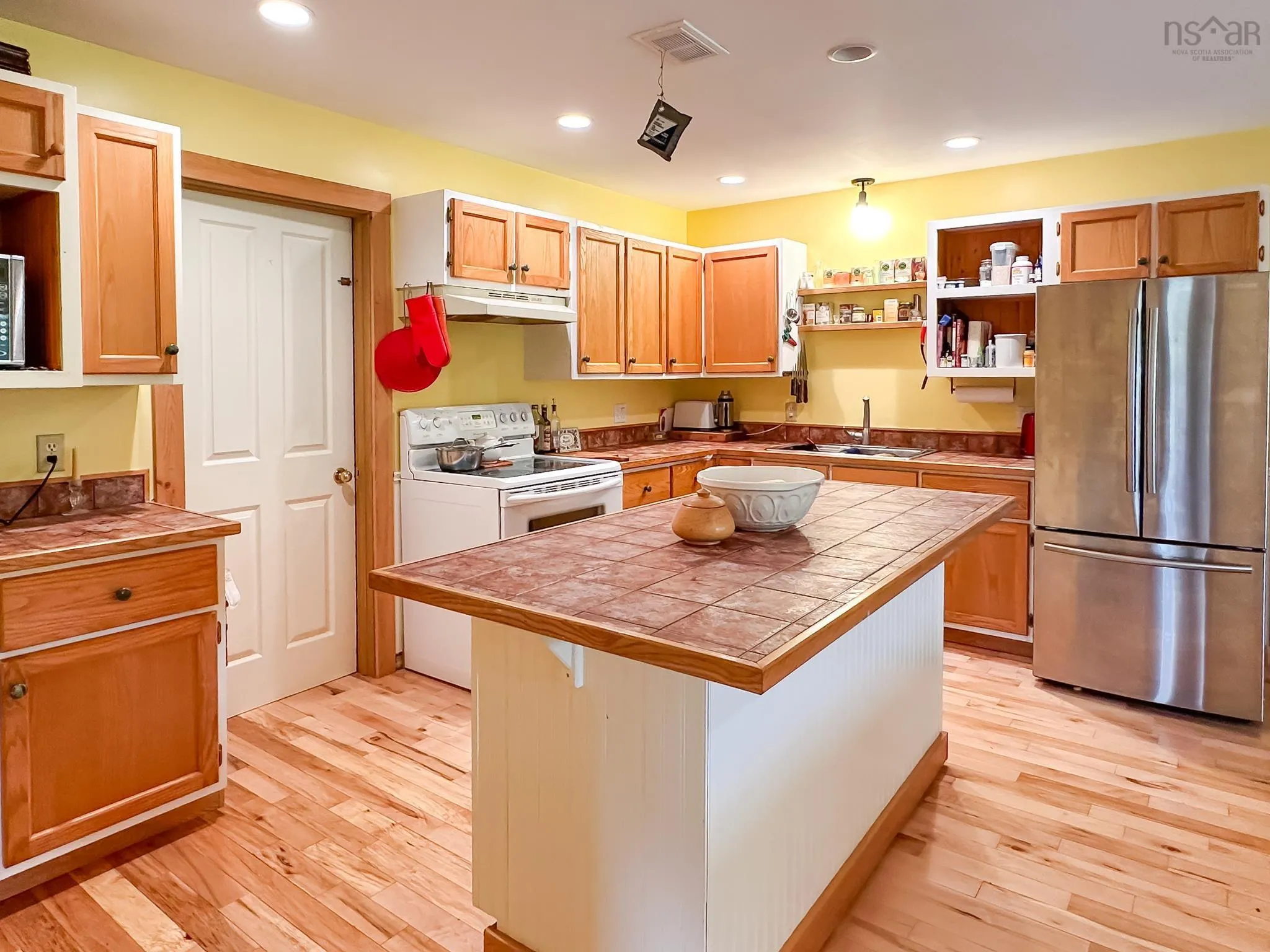124 West Black Rock Road, West Black Rock, NS B0P 1V0, 5 Bedrooms Bedrooms, ,2 BathroomsBathrooms,Residential,For Sale,West Black Rock,202511796