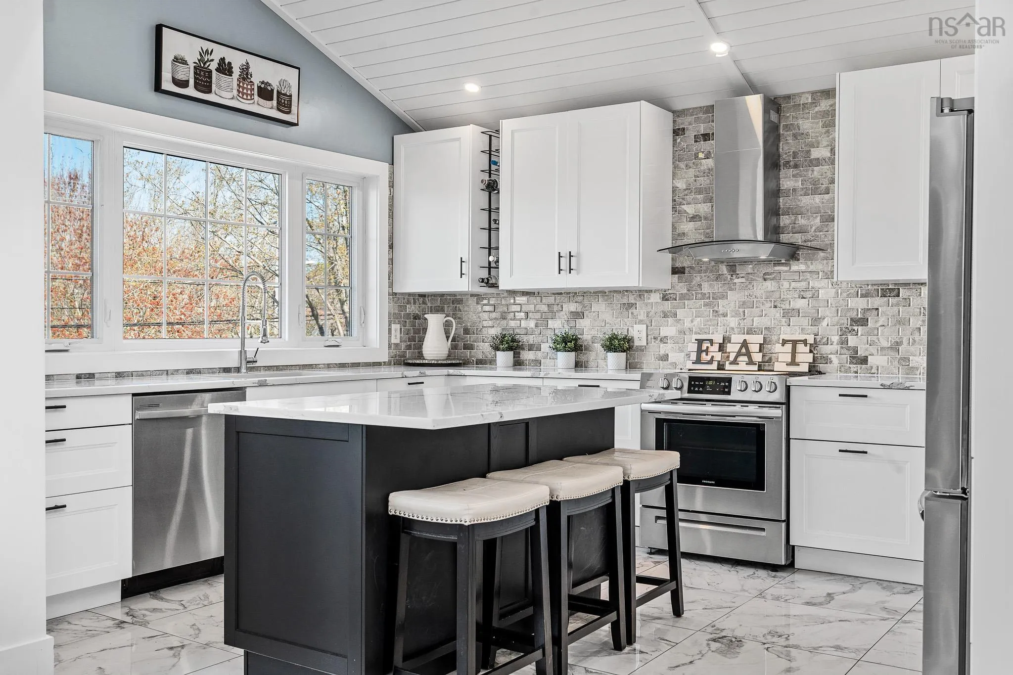 704 Waverley Road, Dartmouth, NS B2X 2G4, 3 Bedrooms Bedrooms, ,2 BathroomsBathrooms,Residential,For Sale,Waverley,202520867