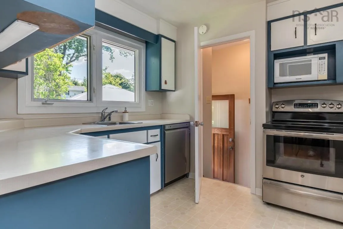 37 Robert Drive, Dartmouth, NS B2W 2A2, 3 Bedrooms Bedrooms, ,1 BathroomBathrooms,Residential,For Sale,Robert,202520587