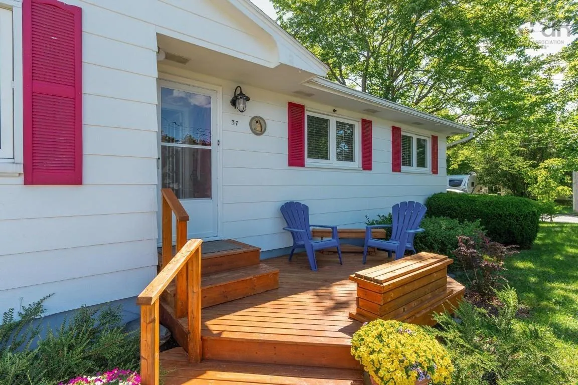 37 Robert Drive, Dartmouth, NS B2W 2A2, 3 Bedrooms Bedrooms, ,1 BathroomBathrooms,Residential,For Sale,Robert,202520587