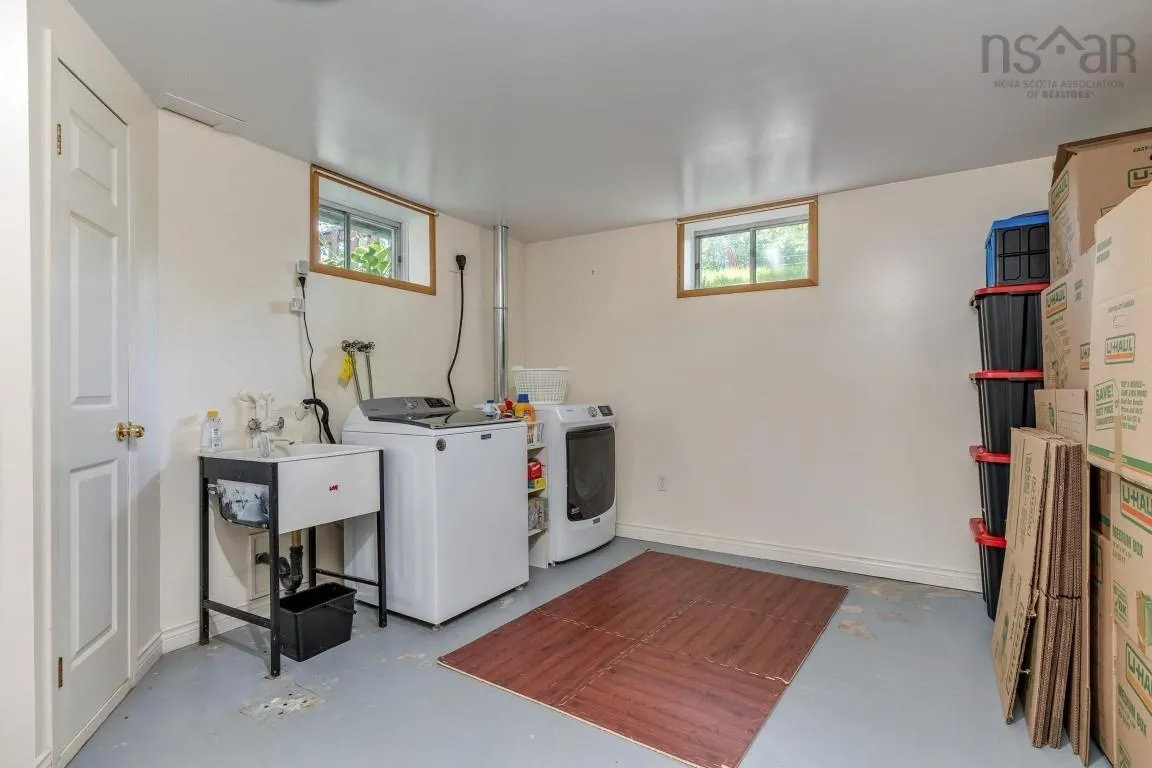 37 Robert Drive, Dartmouth, NS B2W 2A2, 3 Bedrooms Bedrooms, ,1 BathroomBathrooms,Residential,For Sale,Robert,202520587