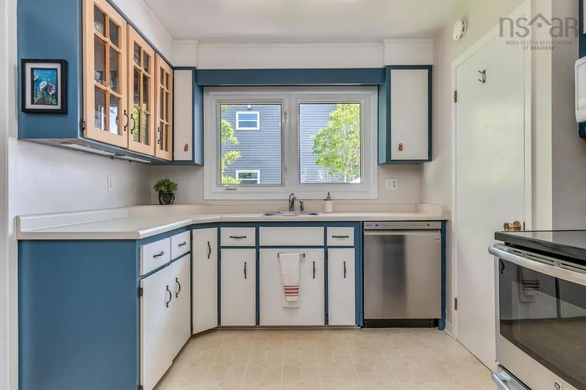37 Robert Drive, Dartmouth, NS B2W 2A2, 3 Bedrooms Bedrooms, ,1 BathroomBathrooms,Residential,For Sale,Robert,202520587