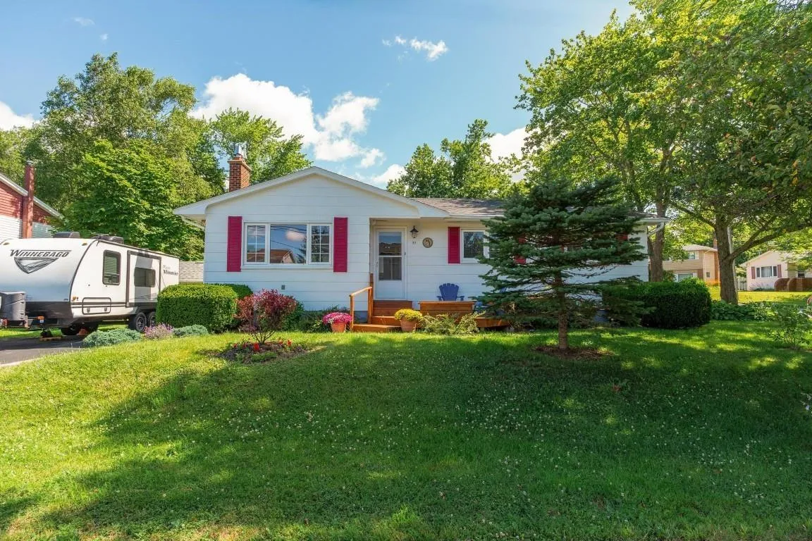 37 Robert Drive, Dartmouth, NS B2W 2A2, 3 Bedrooms Bedrooms, ,1 BathroomBathrooms,Residential,For Sale,Robert,202520587