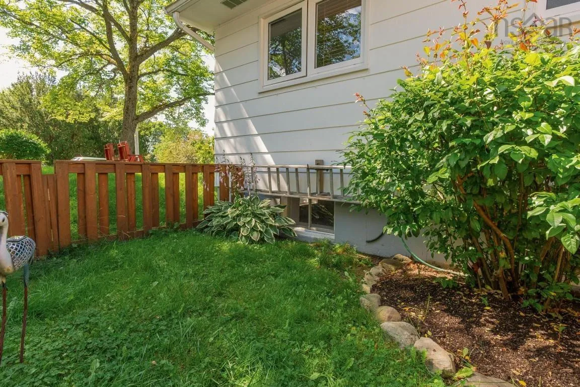 37 Robert Drive, Dartmouth, NS B2W 2A2, 3 Bedrooms Bedrooms, ,1 BathroomBathrooms,Residential,For Sale,Robert,202520587