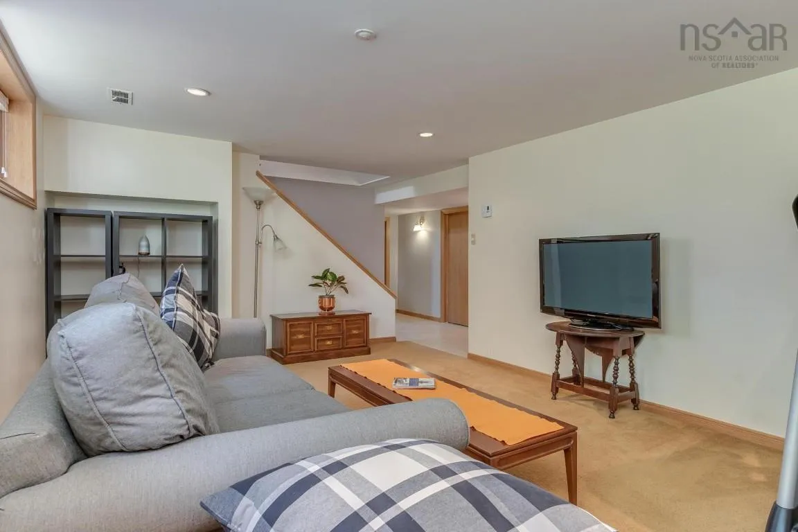 37 Robert Drive, Dartmouth, NS B2W 2A2, 3 Bedrooms Bedrooms, ,1 BathroomBathrooms,Residential,For Sale,Robert,202520587
