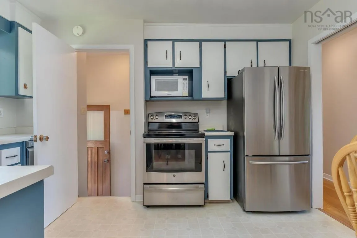 37 Robert Drive, Dartmouth, NS B2W 2A2, 3 Bedrooms Bedrooms, ,1 BathroomBathrooms,Residential,For Sale,Robert,202520587