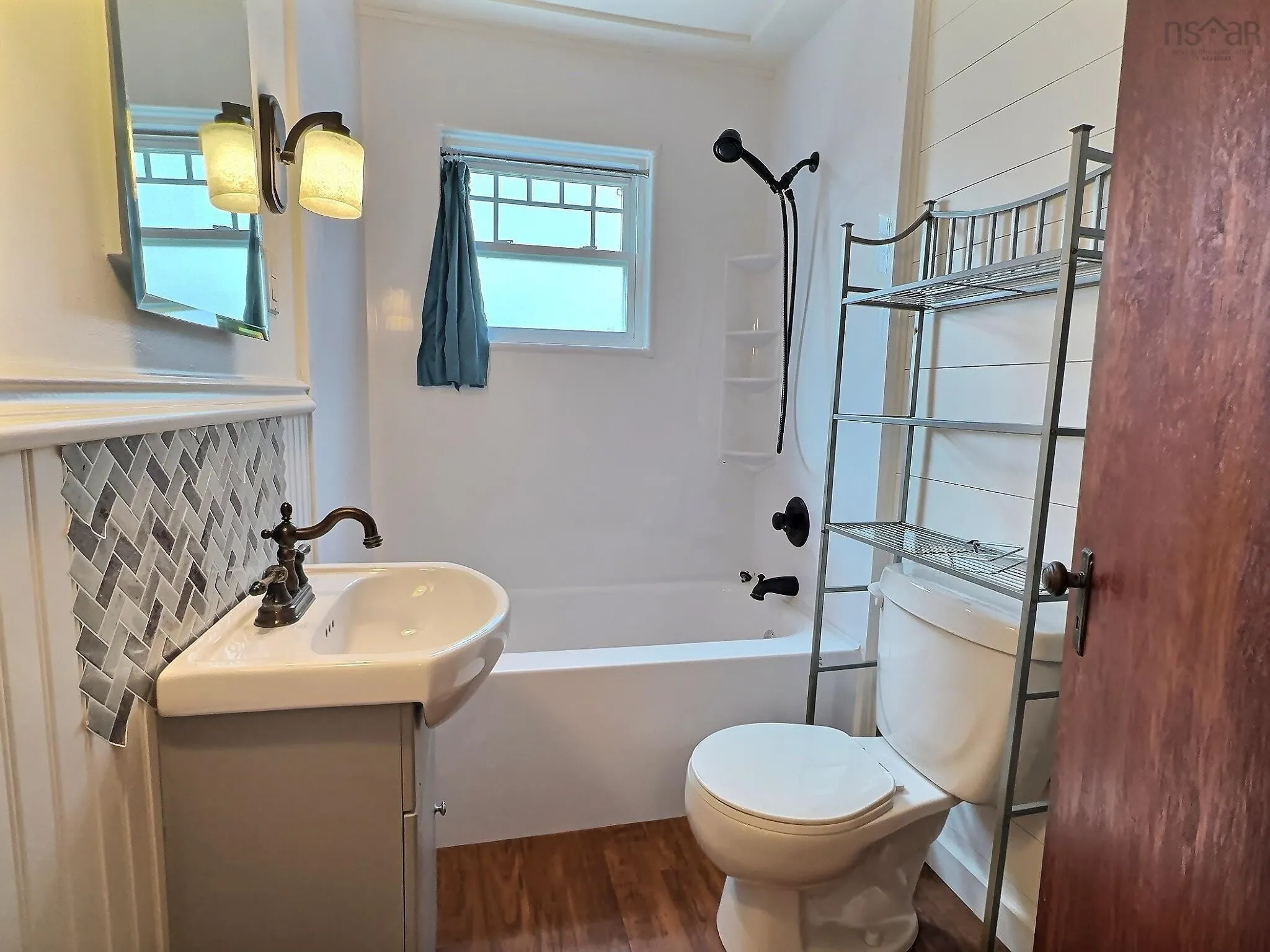 11 Hingley Avenue, Truro, NS B2N 3B9, 3 Bedrooms Bedrooms, ,2 BathroomsBathrooms,Residential,For Sale,Hingley,202520286