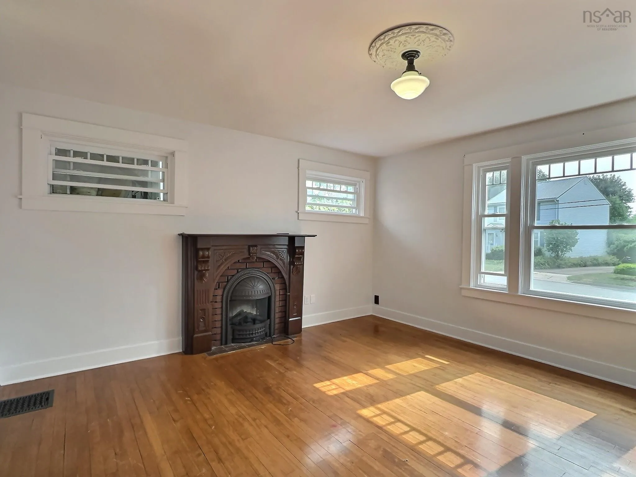 11 Hingley Avenue, Truro, NS B2N 3B9, 3 Bedrooms Bedrooms, ,2 BathroomsBathrooms,Residential,For Sale,Hingley,202520286