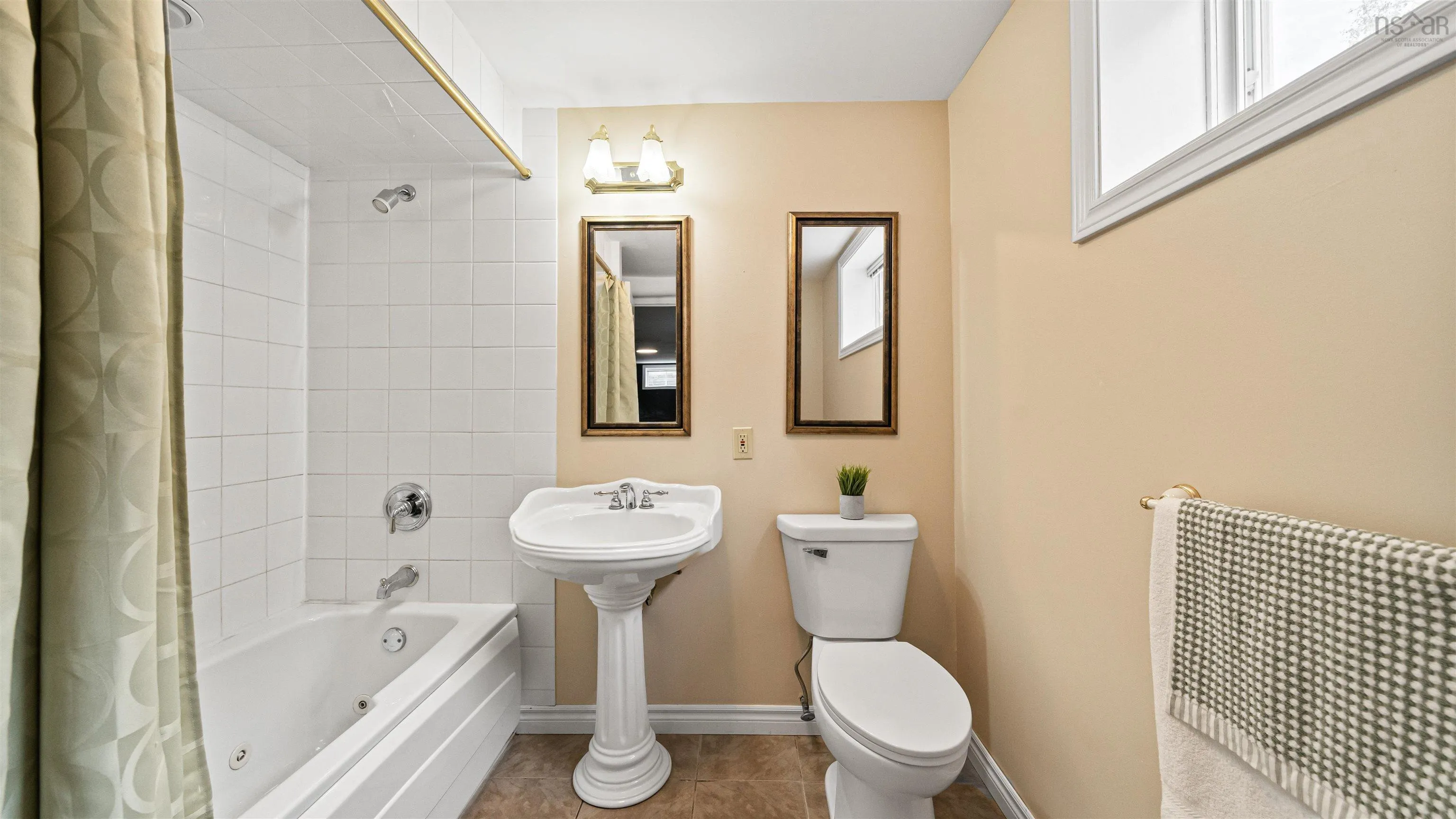 156 Brown Street, Berwick, NS B0P 1E0, 5 Bedrooms Bedrooms, ,5 BathroomsBathrooms,Residential,For Sale,Brown,202521846