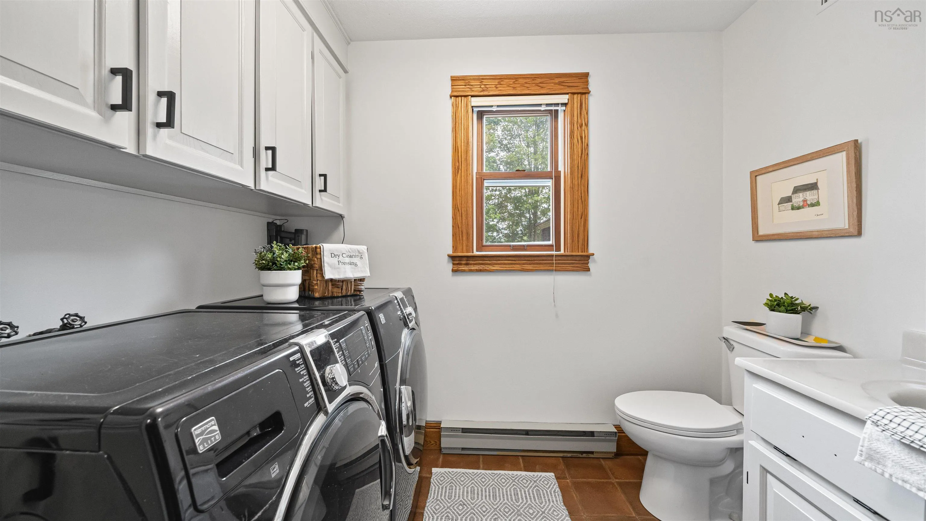 156 Brown Street, Berwick, NS B0P 1E0, 5 Bedrooms Bedrooms, ,5 BathroomsBathrooms,Residential,For Sale,Brown,202521846