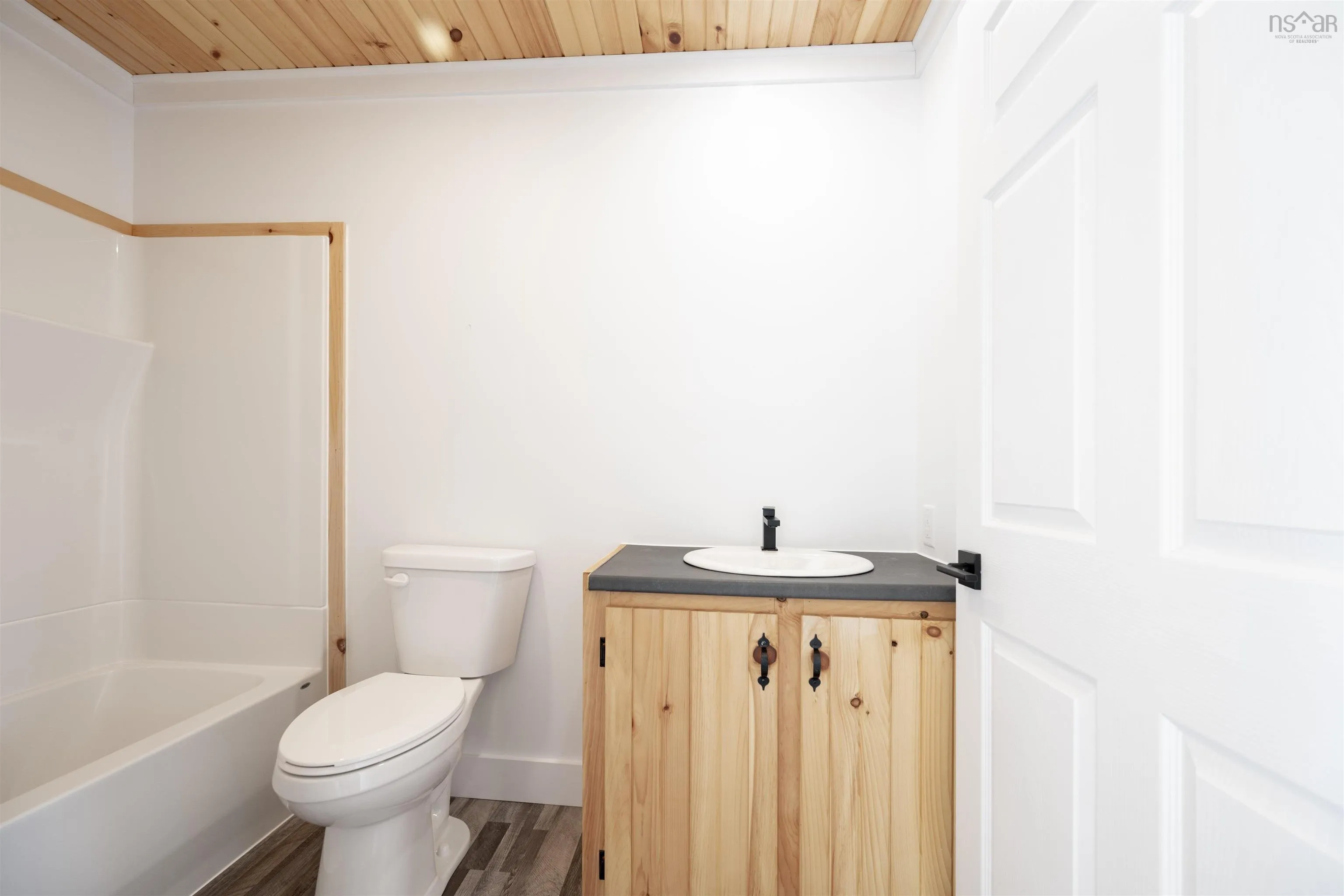 1988 New Chester Road, New Chester, NS B0J 2K0, 3 Bedrooms Bedrooms, ,2 BathroomsBathrooms,Residential,For Sale,New Chester,202519302