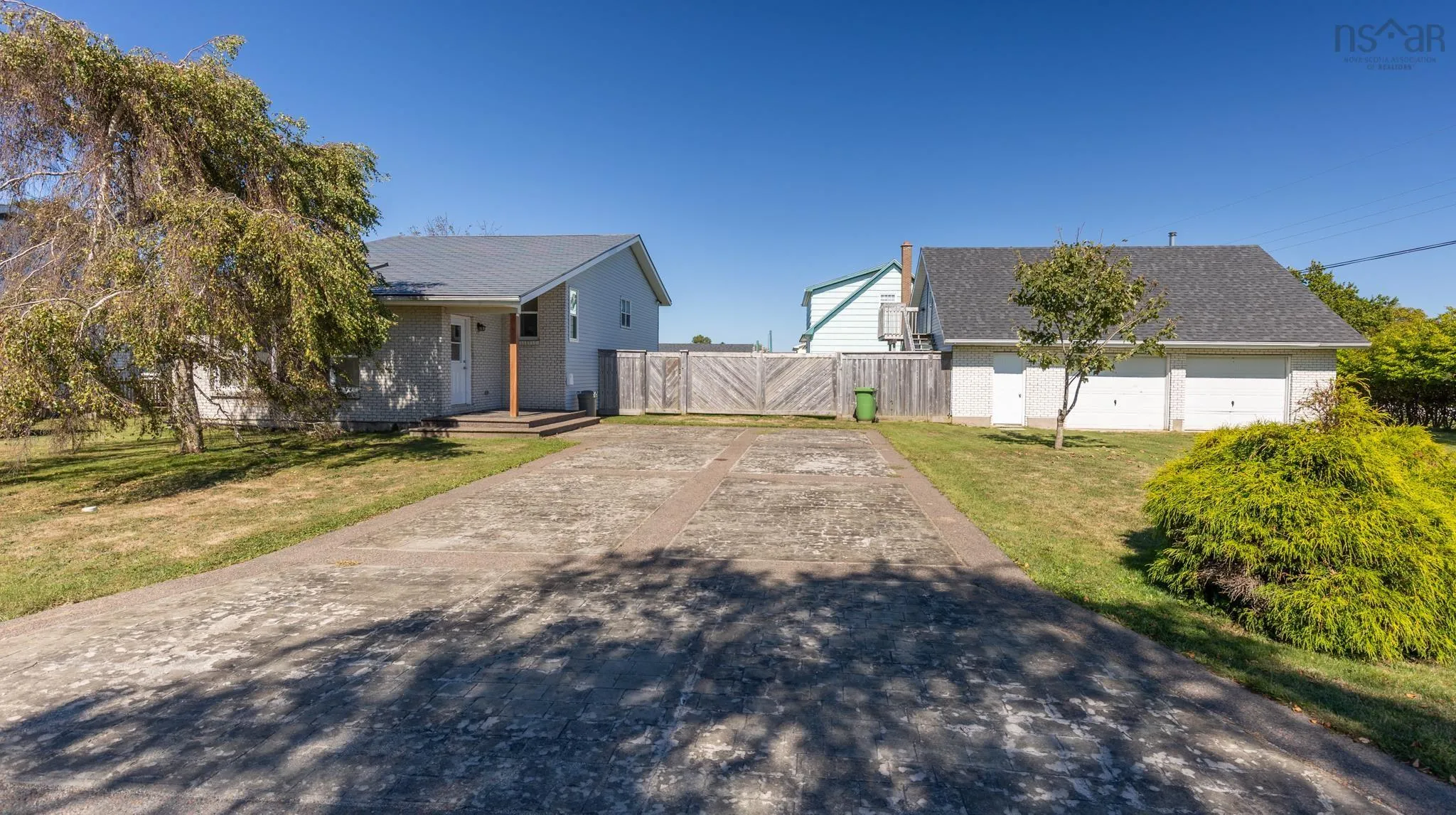38 Beacon Street, Yarmouth, NS B5A 2W4, 4 Bedrooms Bedrooms, ,2 BathroomsBathrooms,Residential,For Sale,Beacon,202523726