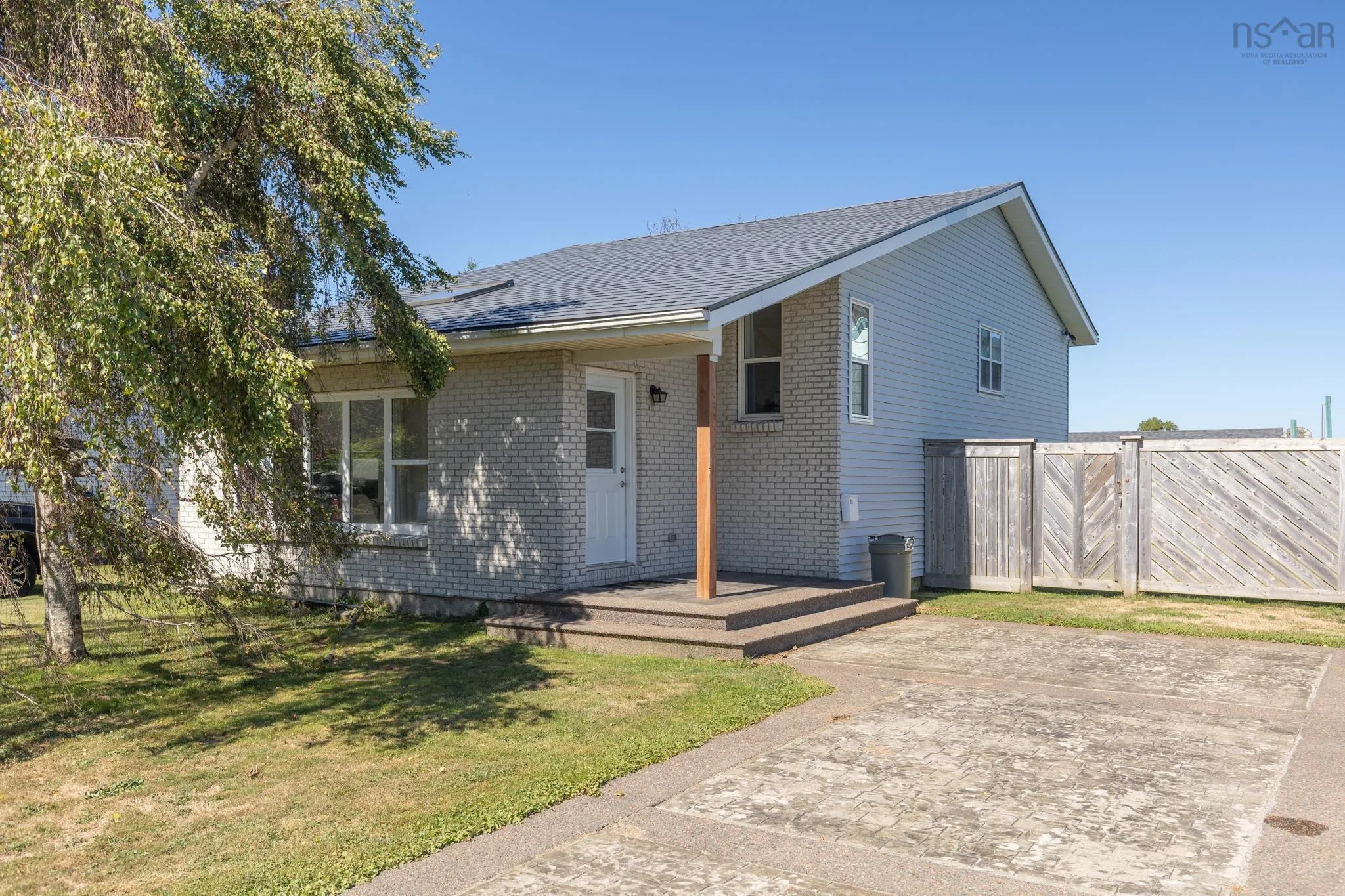 38 Beacon Street, Yarmouth, NS B5A 2W4, 4 Bedrooms Bedrooms, ,2 BathroomsBathrooms,Residential,For Sale,Beacon,202523726