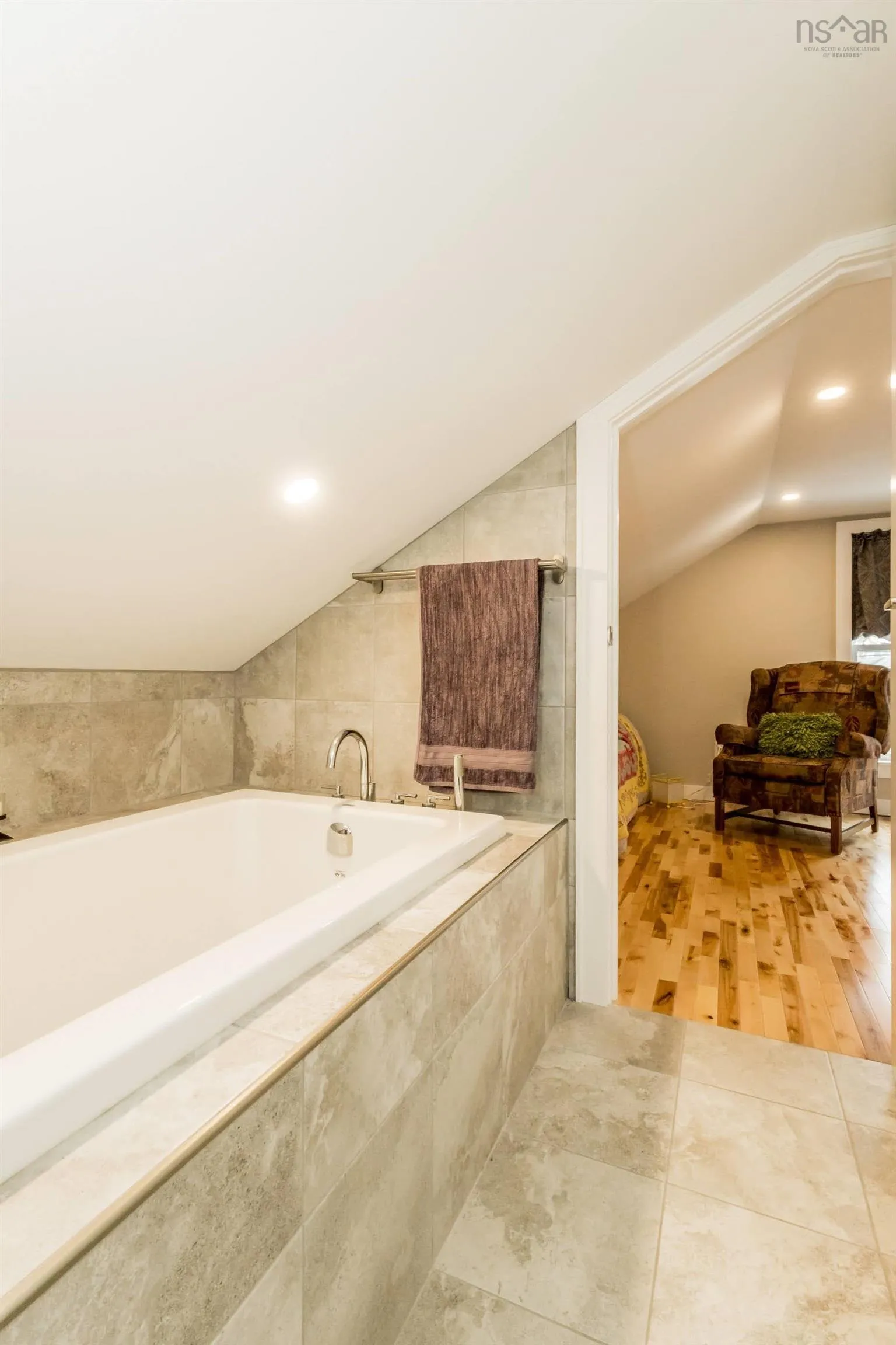 261 Main Street, Berwick Ns B0p 1e0, 3 Bedrooms Bedrooms, ,2 BathroomsBathrooms,Residential,For Sale,Main,202504372