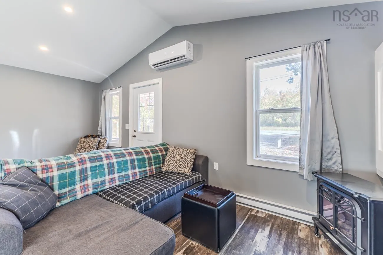 69 Ocean Beach Rd, Bramber, NS B0N 2R0, 2 Bedrooms Bedrooms, ,1 BathroomBathrooms,Residential,For Sale,Ocean Beach Rd,202525465