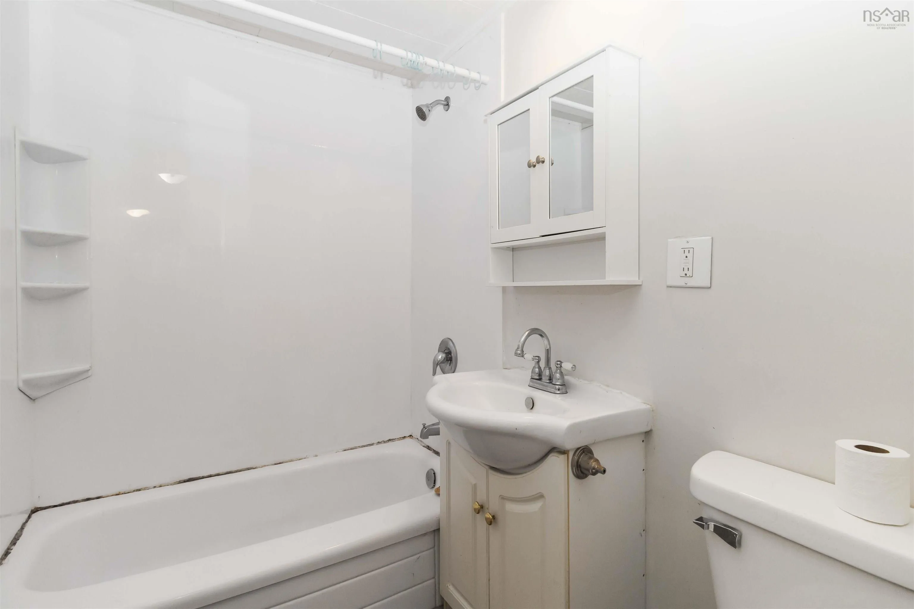 18 Dublin Avenue, Bridgewater, NS B4V 2V7, 4 Bedrooms Bedrooms, ,2 BathroomsBathrooms,Residential,For Sale,Dublin,202522653