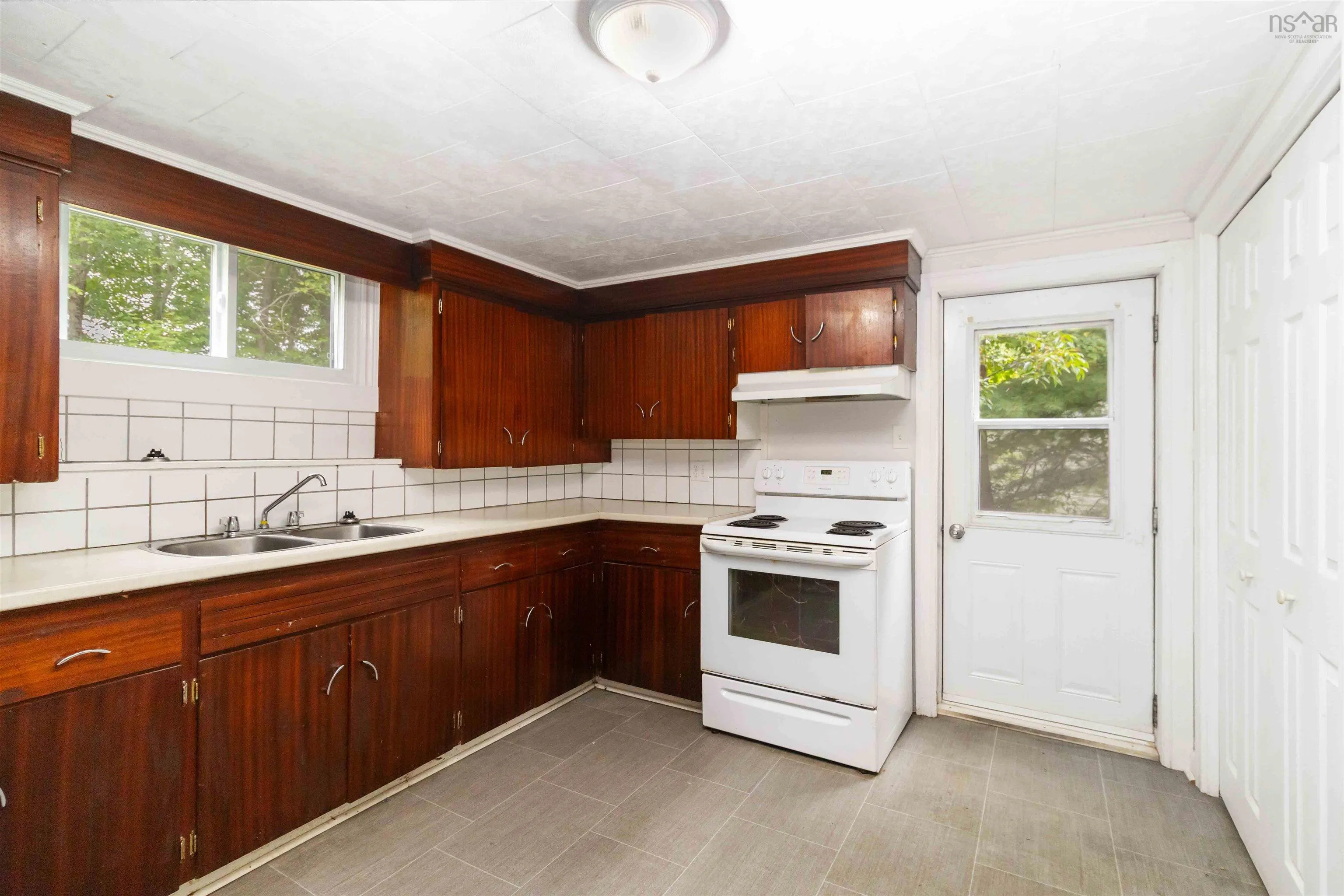 18 Dublin Avenue, Bridgewater, NS B4V 2V7, 4 Bedrooms Bedrooms, ,2 BathroomsBathrooms,Residential,For Sale,Dublin,202522653
