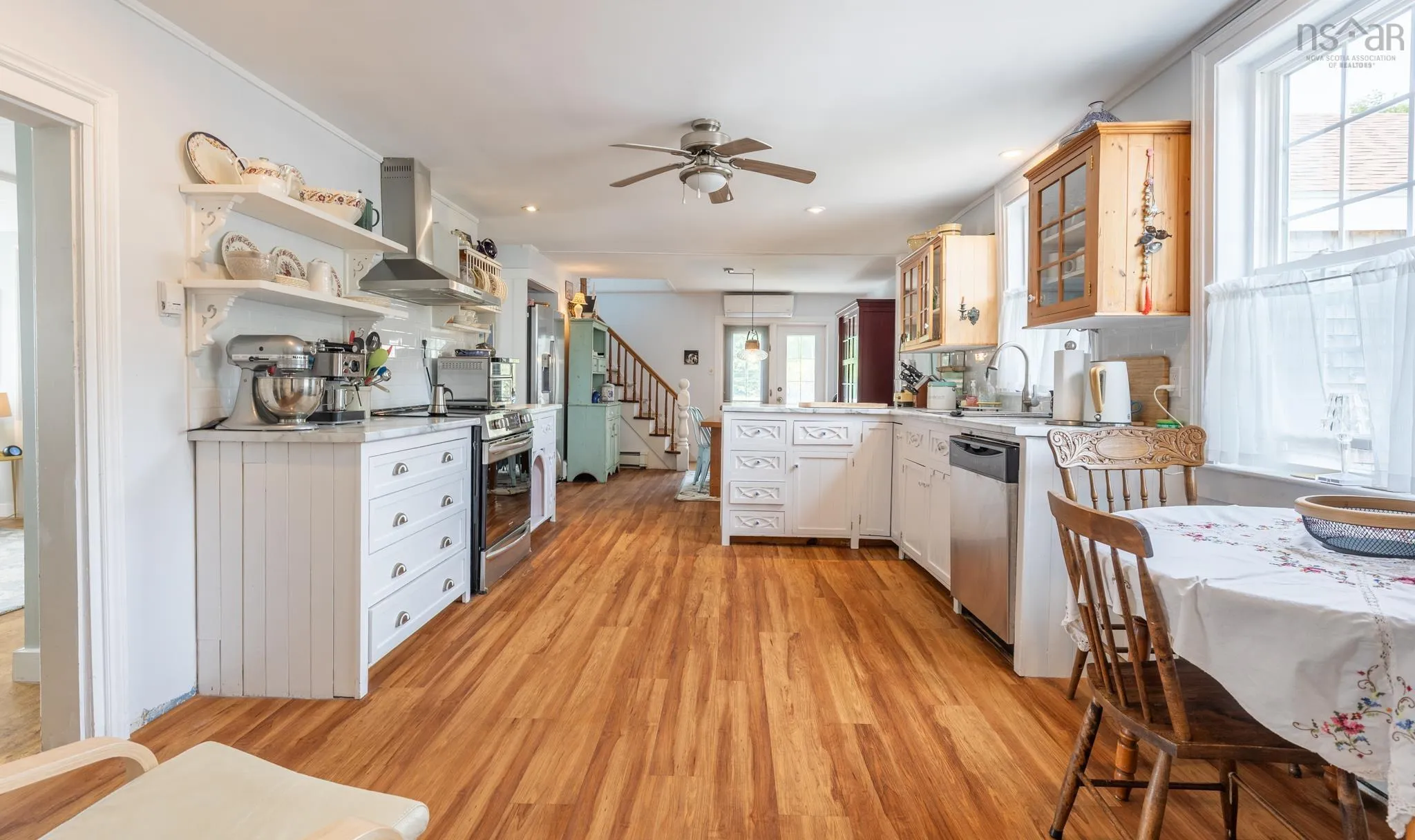 4 Market Street, Yarmouth, NS B5A 4R5, 6 Bedrooms Bedrooms, ,4 BathroomsBathrooms,Residential,For Sale,Market,202521347
