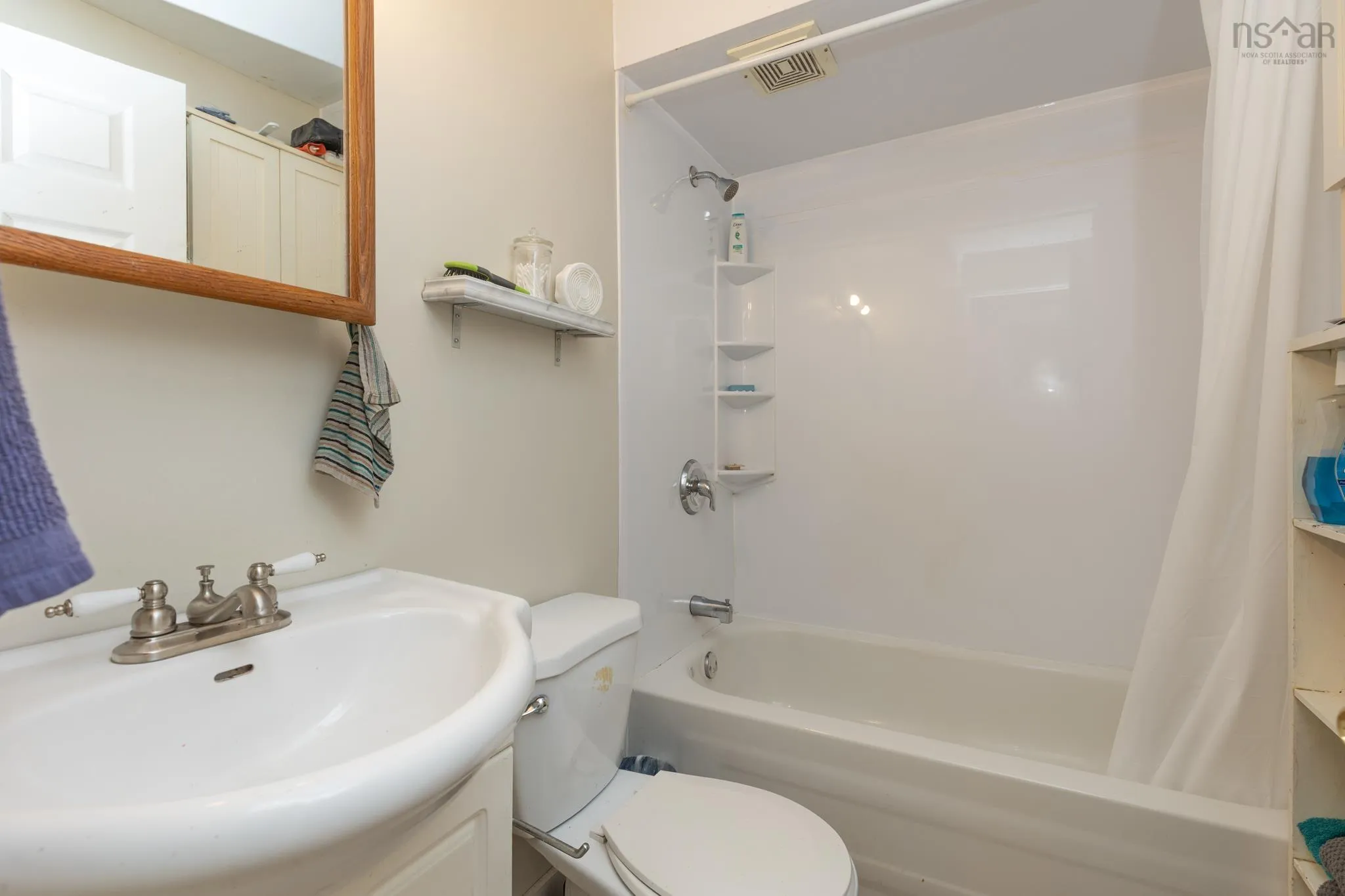 4 Market Street, Yarmouth, NS B5A 4R5, 6 Bedrooms Bedrooms, ,4 BathroomsBathrooms,Residential,For Sale,Market,202521347