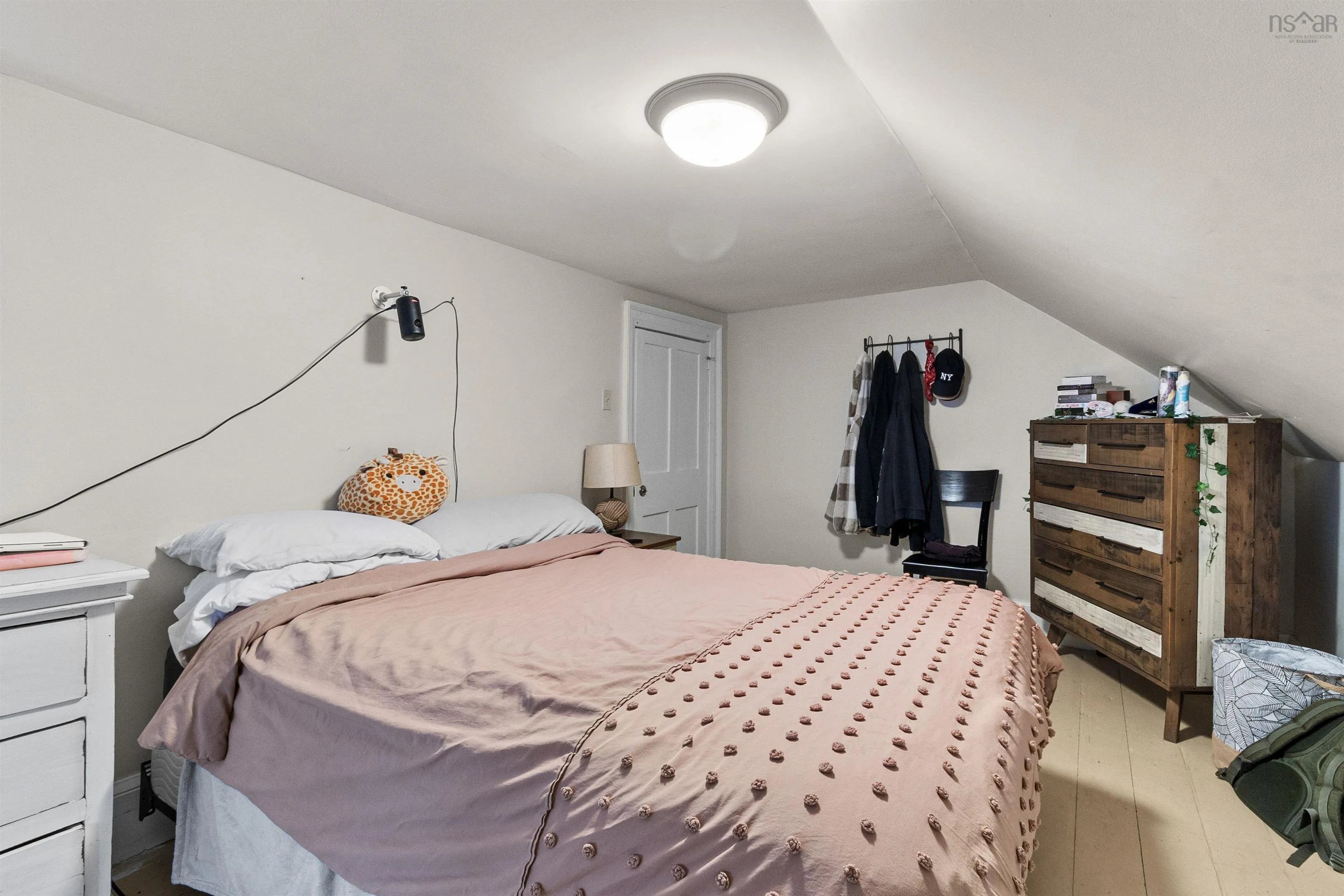 662 Main Street, Mahone Bay, NS B0J 2E0, 5 Bedrooms Bedrooms, ,Residential Income,For Sale,Main,202523964