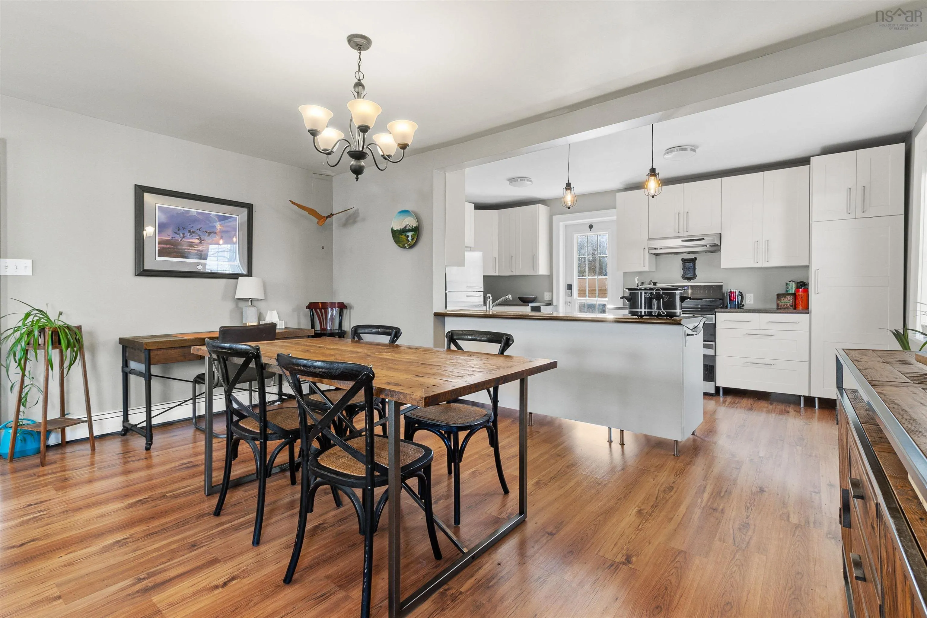 662 Main Street, Mahone Bay, NS B0J 2E0, 5 Bedrooms Bedrooms, ,Residential Income,For Sale,Main,202523964