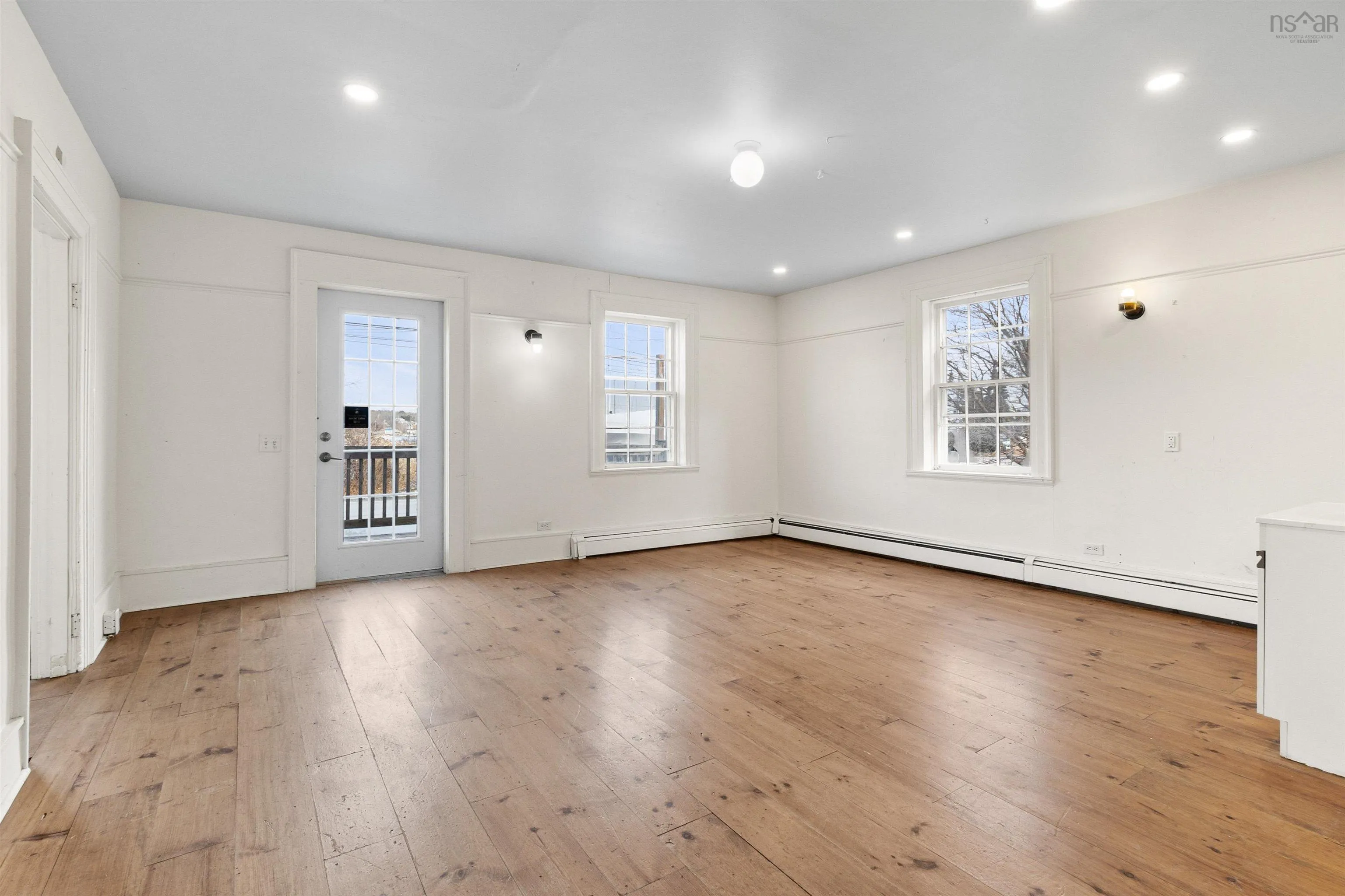 662 Main Street, Mahone Bay, NS B0J 2E0, 5 Bedrooms Bedrooms, ,Residential Income,For Sale,Main,202523964
