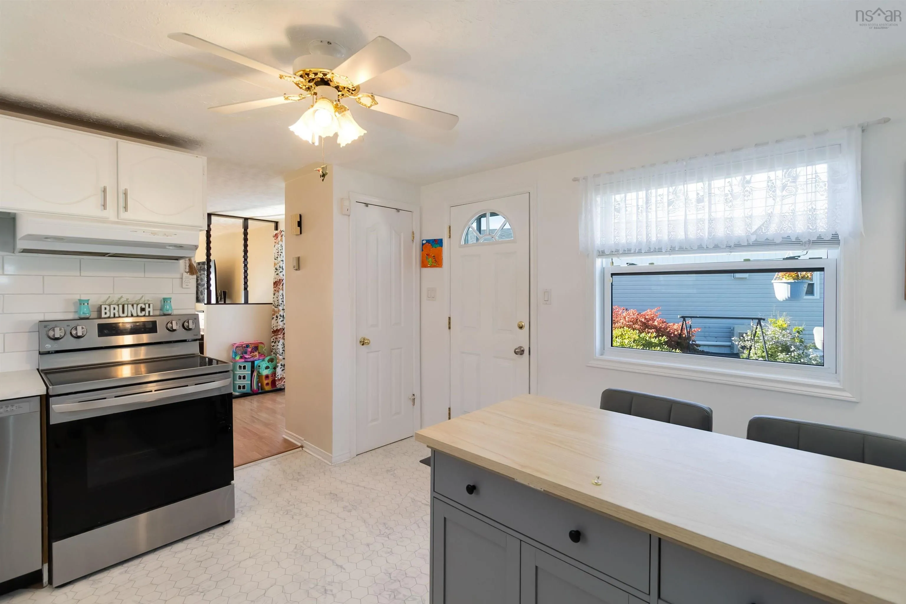 15 Florence Avenue, Dartmouth, NS B2Y 2A4, 2 Bedrooms Bedrooms, ,1 BathroomBathrooms,Residential,For Sale,Avenue,202524264